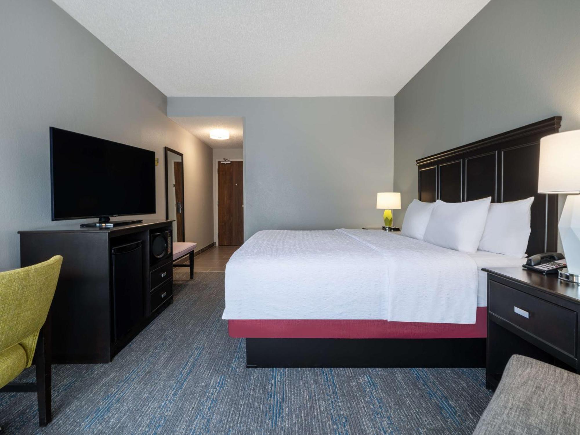King Room with King Bed - Non-Smoking,1537702492:JPEG