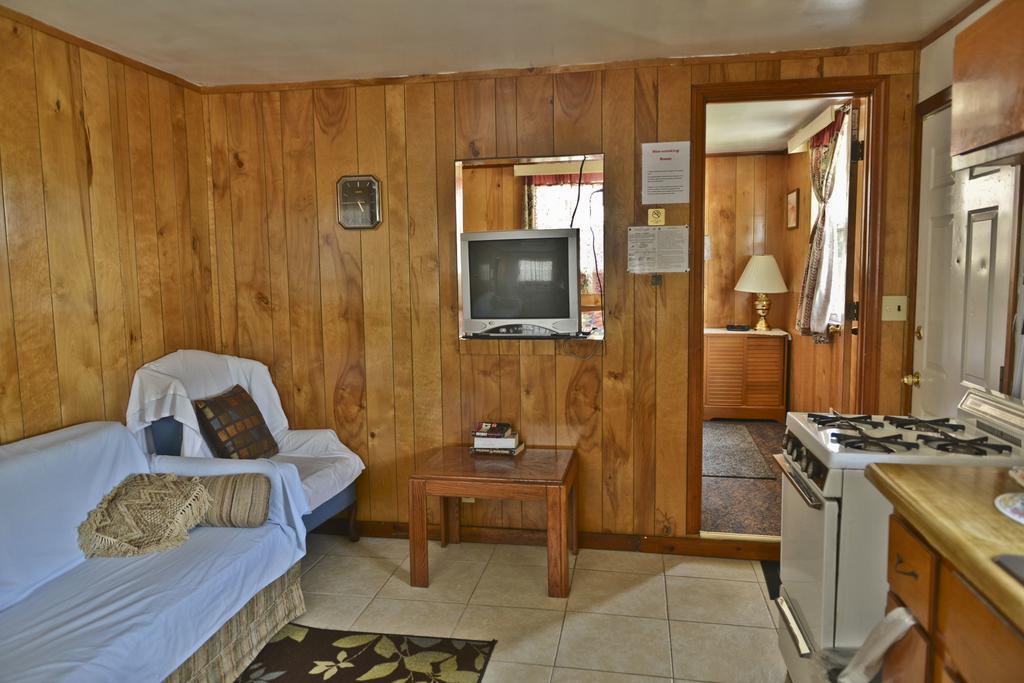 Standard Queen Room