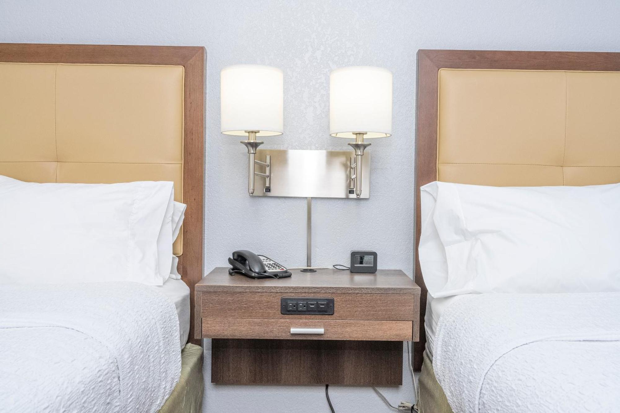 Room Two Queen Beds Non-Smoking