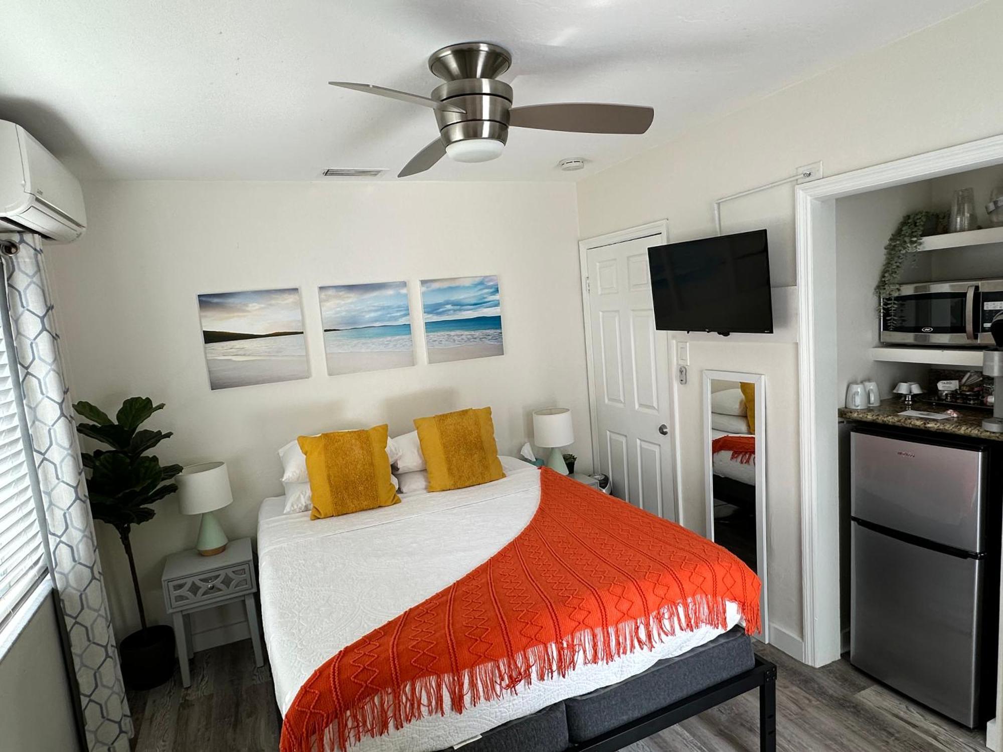 Queen Room with Pool View