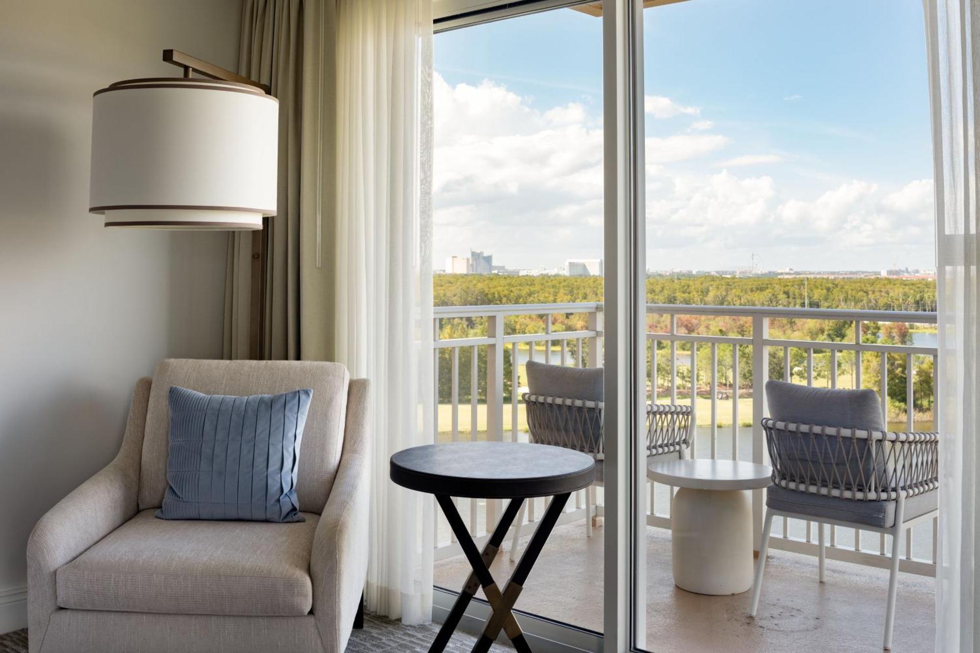 2 Queen Beds Lake View Guest Room
