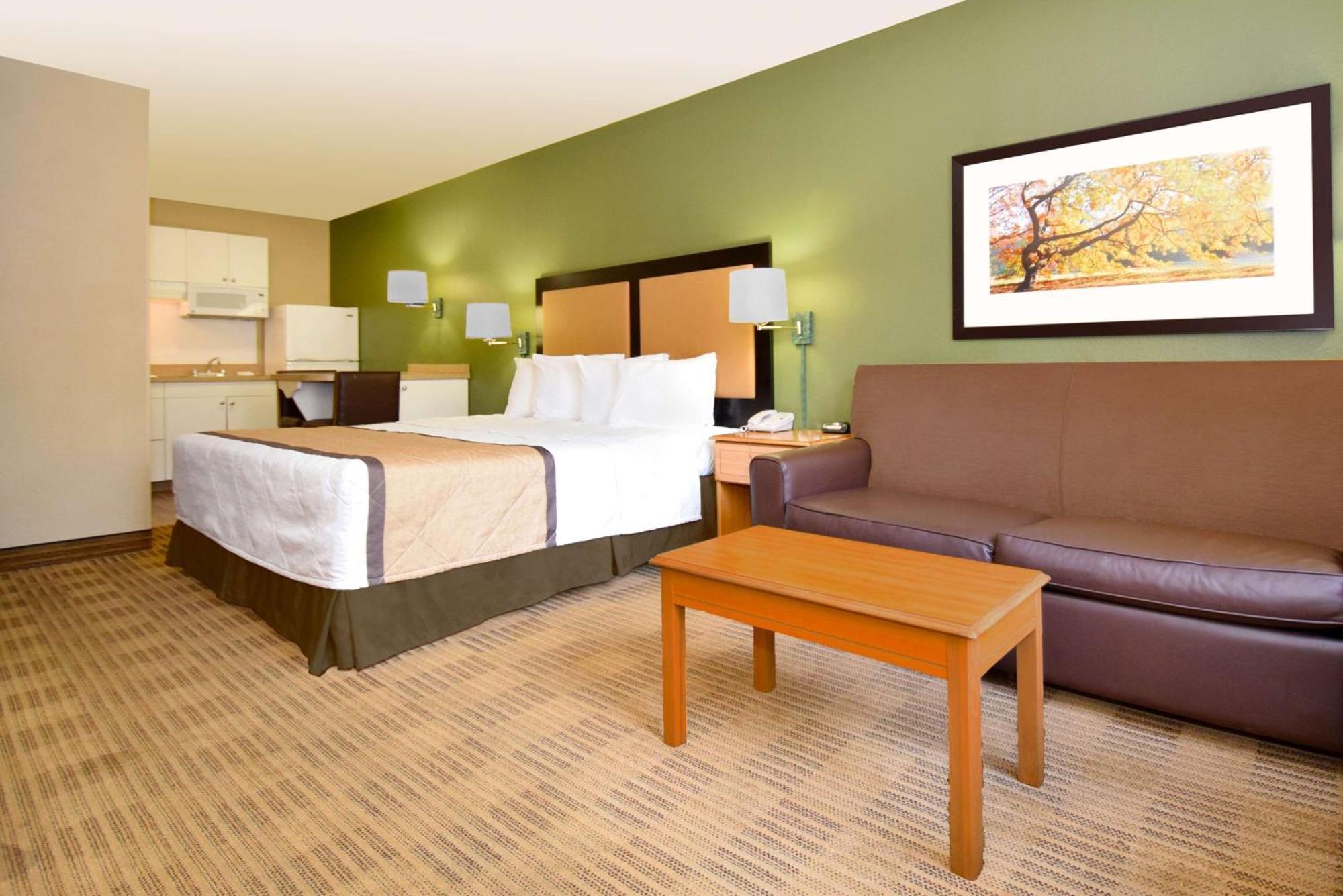 Deluxe Studio 1 King Bed Non-Smoking