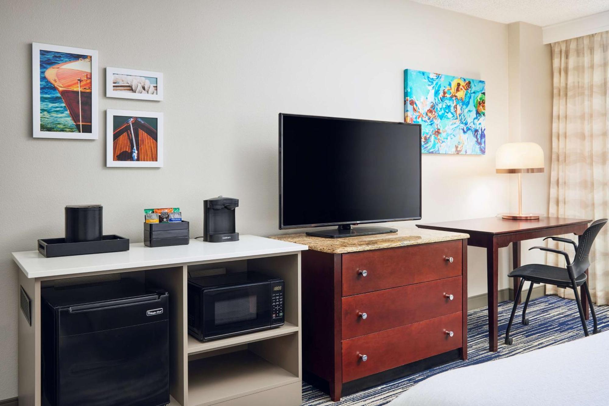 One-Room Studio Two Queen Beds