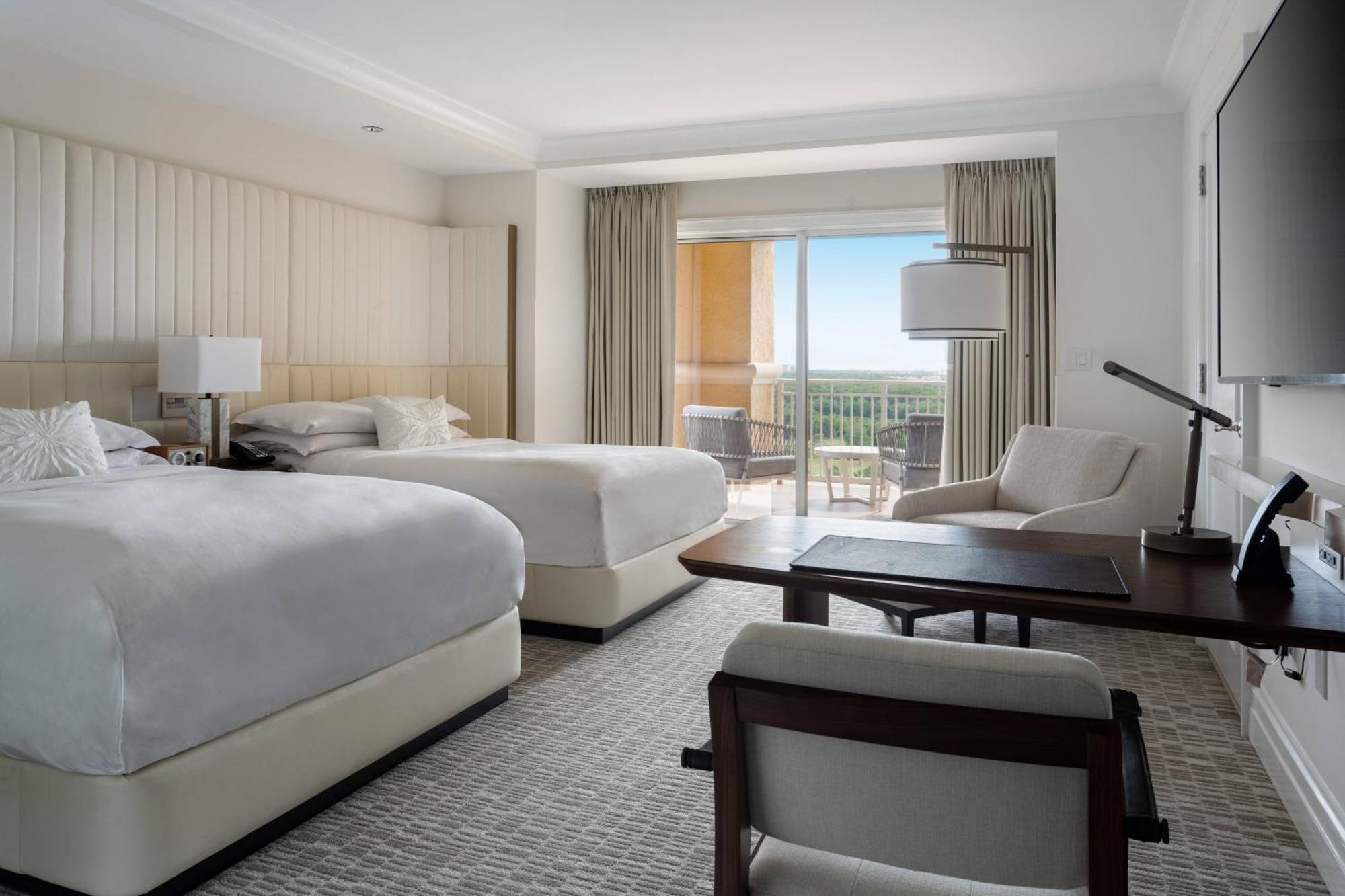 2 Queen Beds Lakefront View Pool View Guest Room