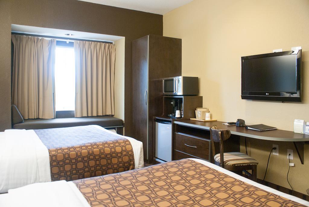 Queen Room Two Queen Beds Non-Smoking