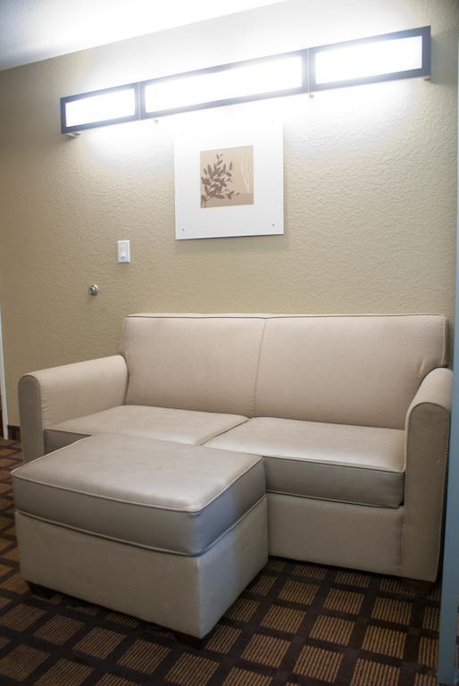 1 Queen Bed Studio Suite Non-Smoking