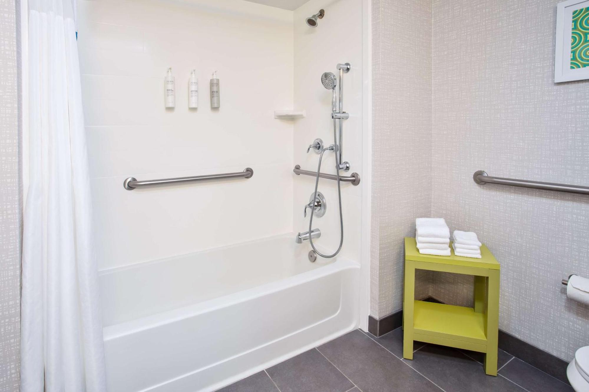 Queen Room Two Queen Beds Mobility Hearing Access or Non-Smoking