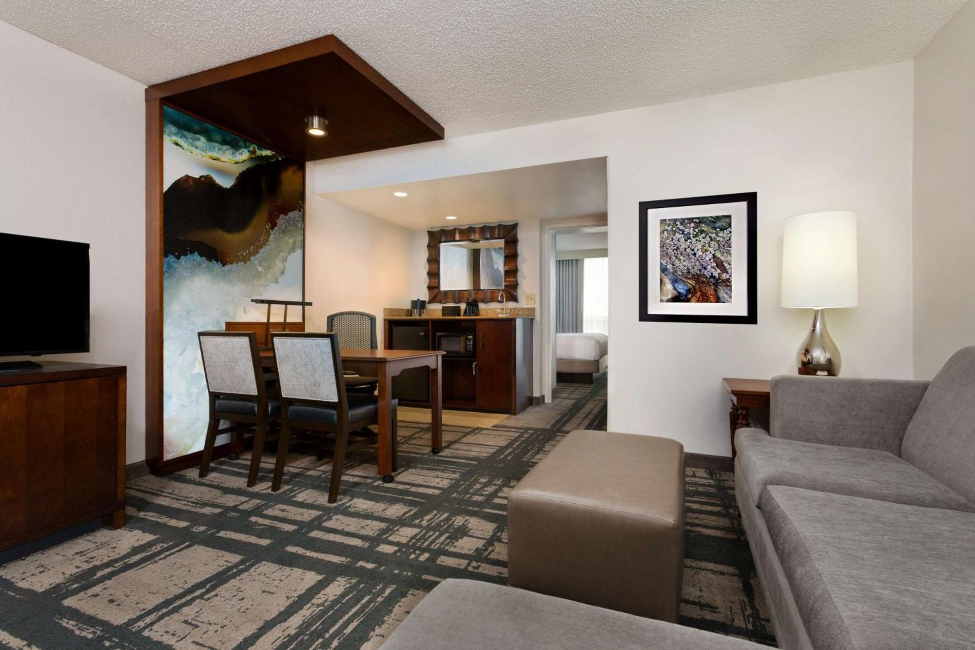 One-Bedroom King Suite Sofa Bed,1547399920:JPEG