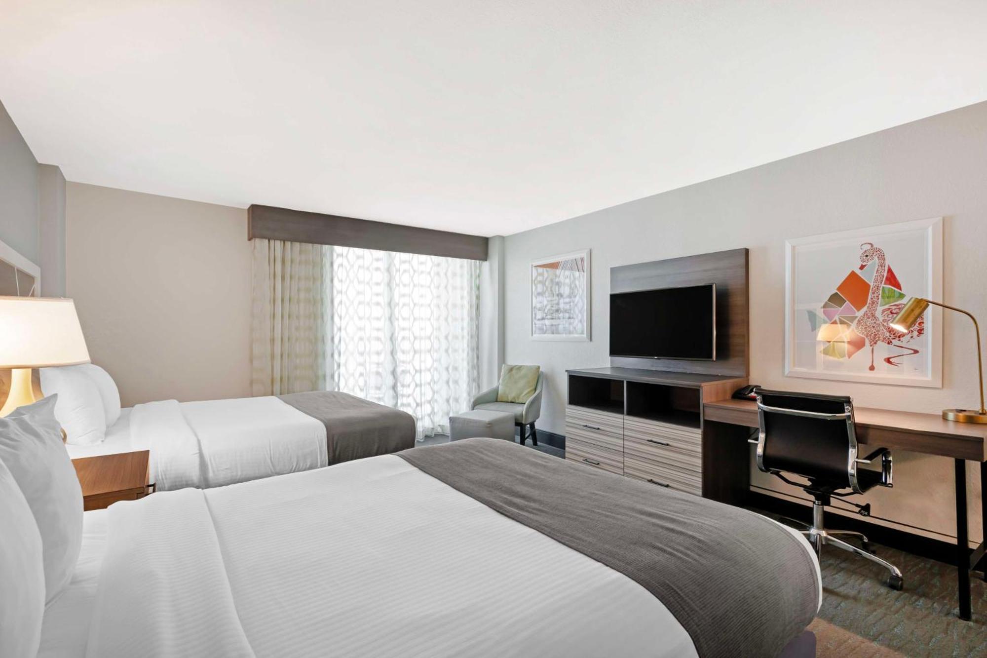 Queen Room Two Queen Beds City View Non-Smoking