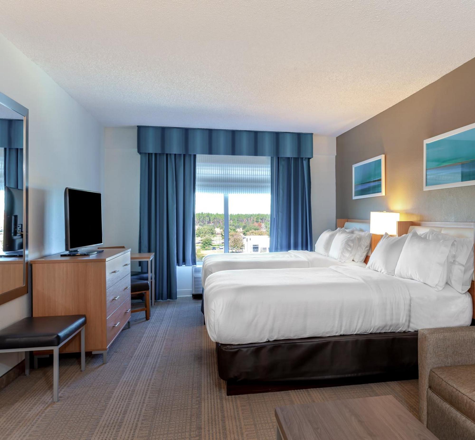 Queen Room Two Queen Beds Lakeview