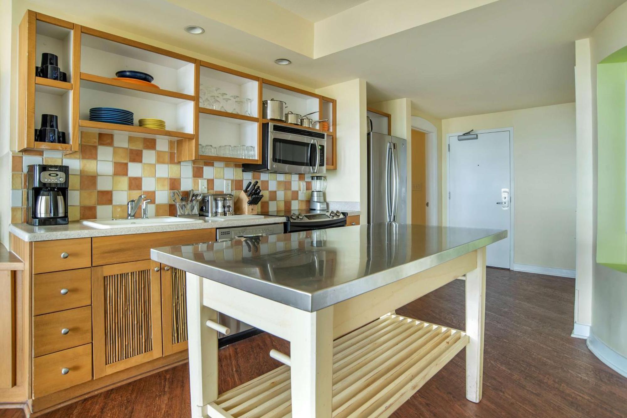 2 Bedroom Bay View 1 King 2 Doubles Suite,1551267664:JPEG