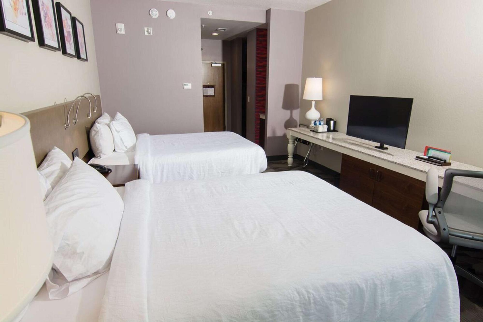 Queen Room Two Queen Beds Hearing Access