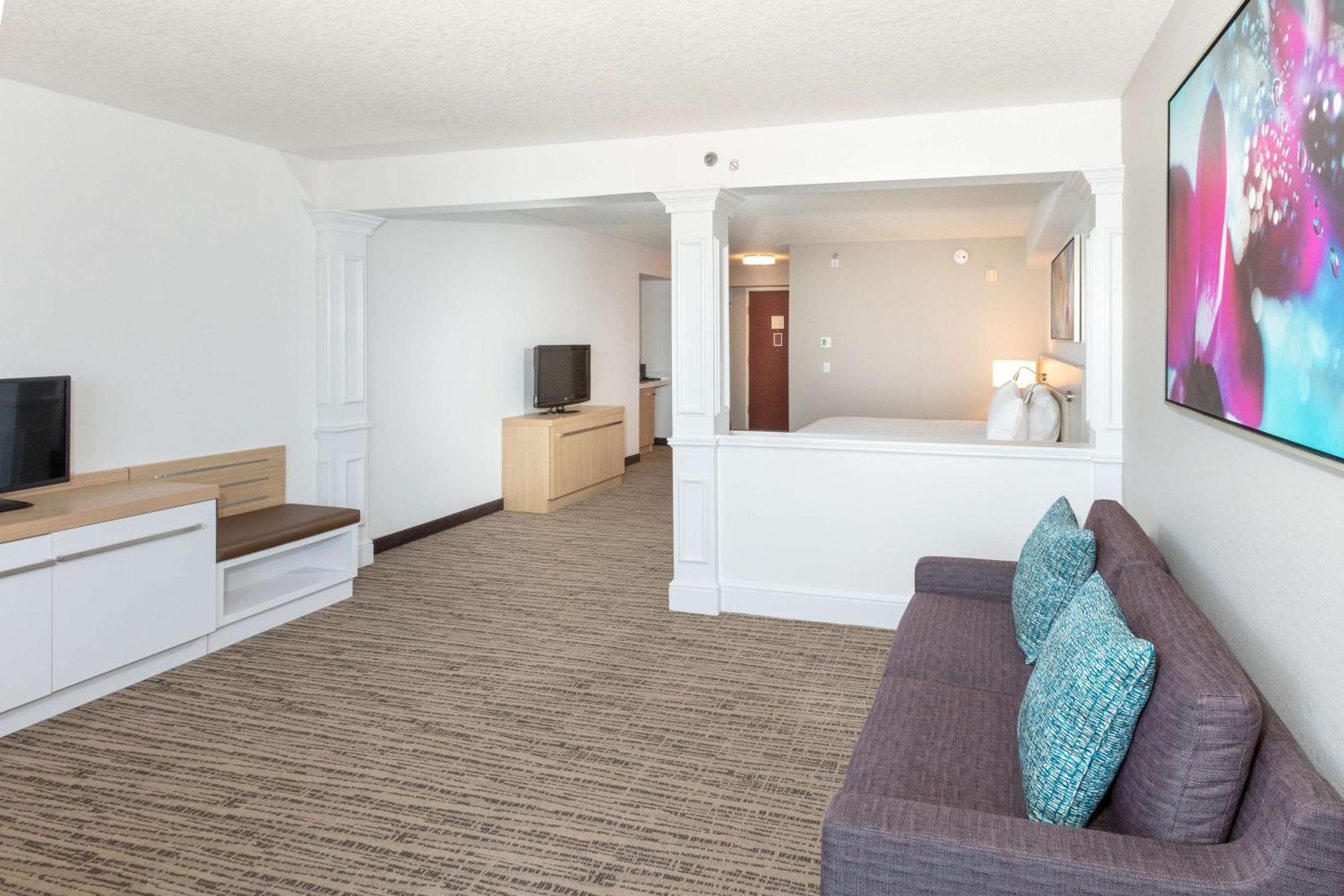 Junior King Suite Seating Area