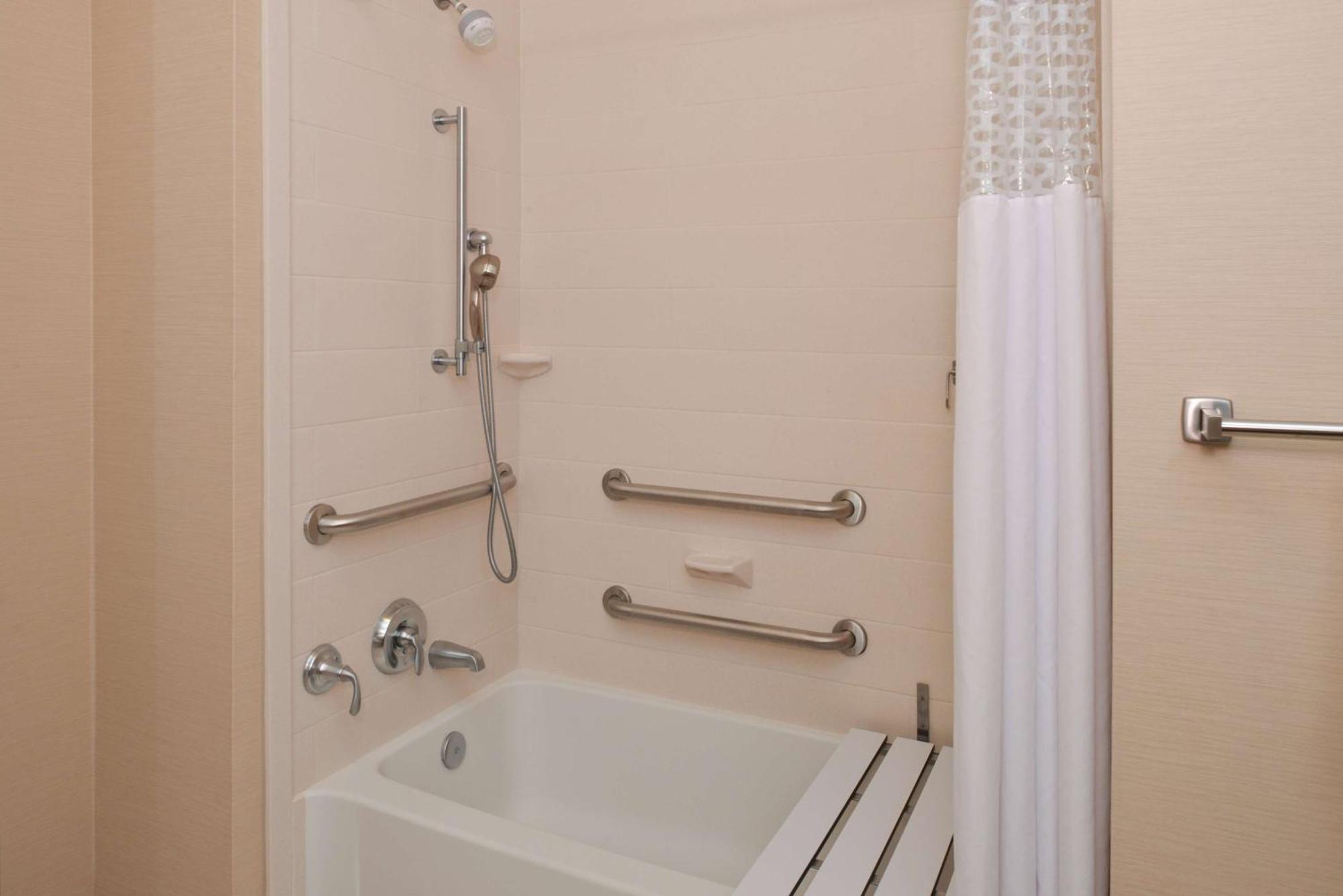 Queen Room with Two Queen Beds - Mobility and Hearing Access/Non-Smoking,1551447688:JPEG