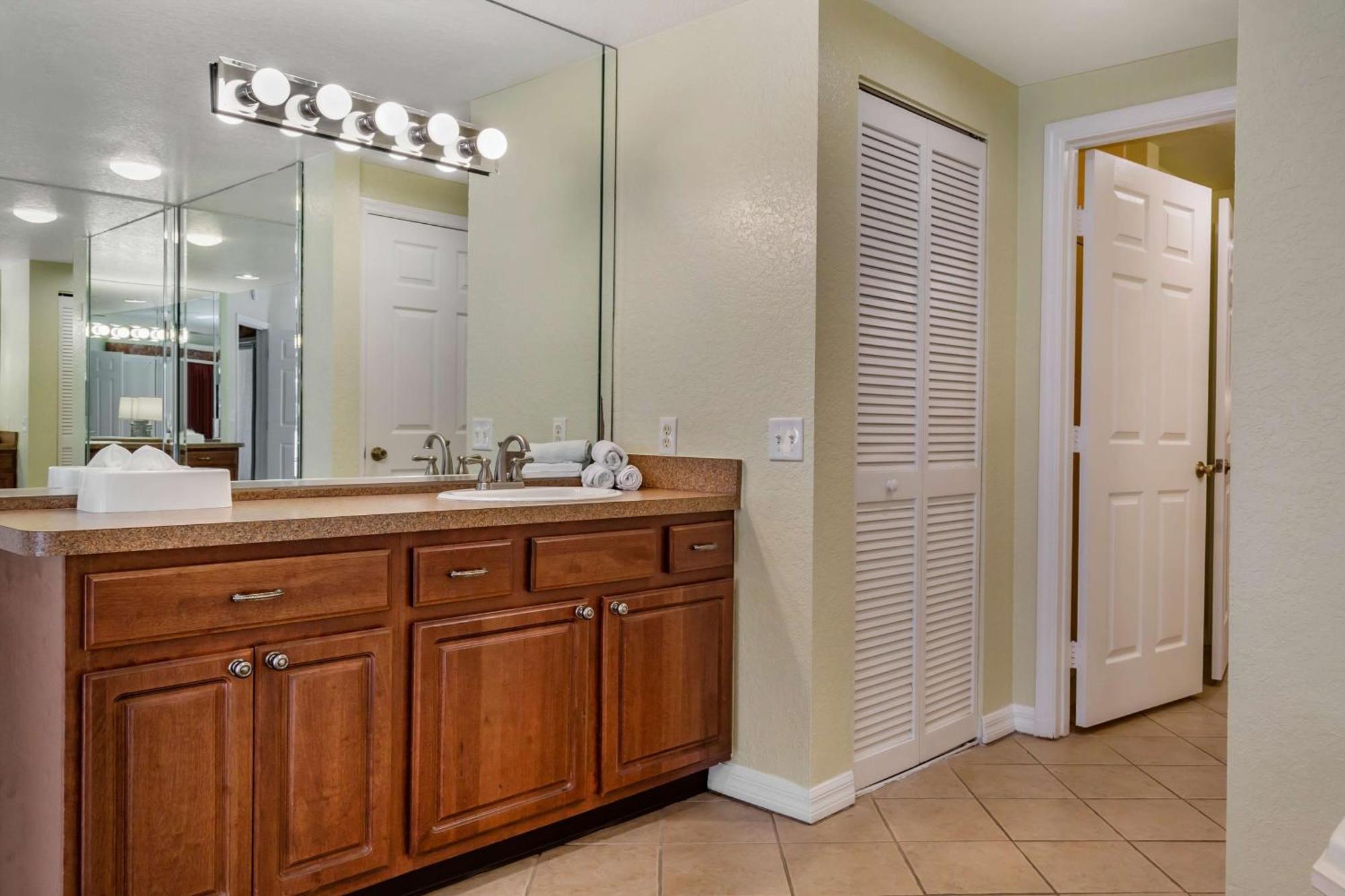 One-Bedroom Deluxe King Suite,1614787377:JPEG