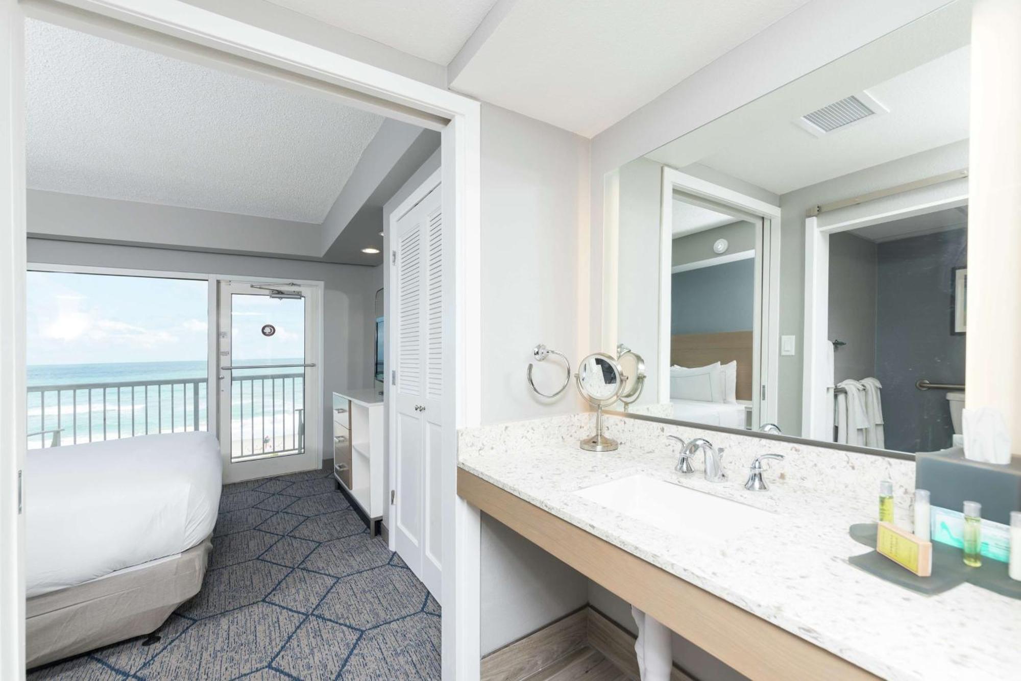Queen Suite Disability Access Oceanfront View