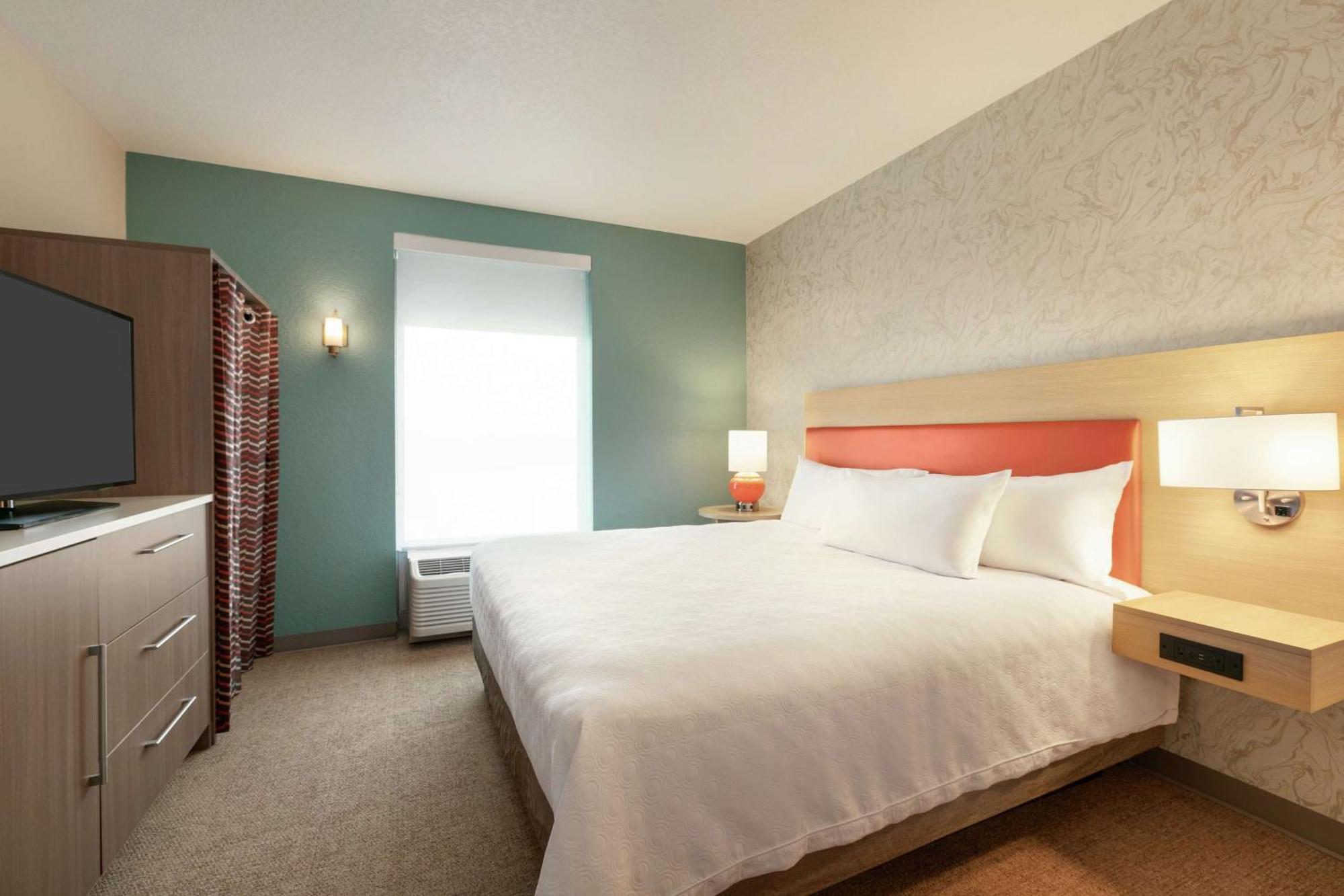One-Bedroom King Suite - Non-Smoking,1551973942:JPEG