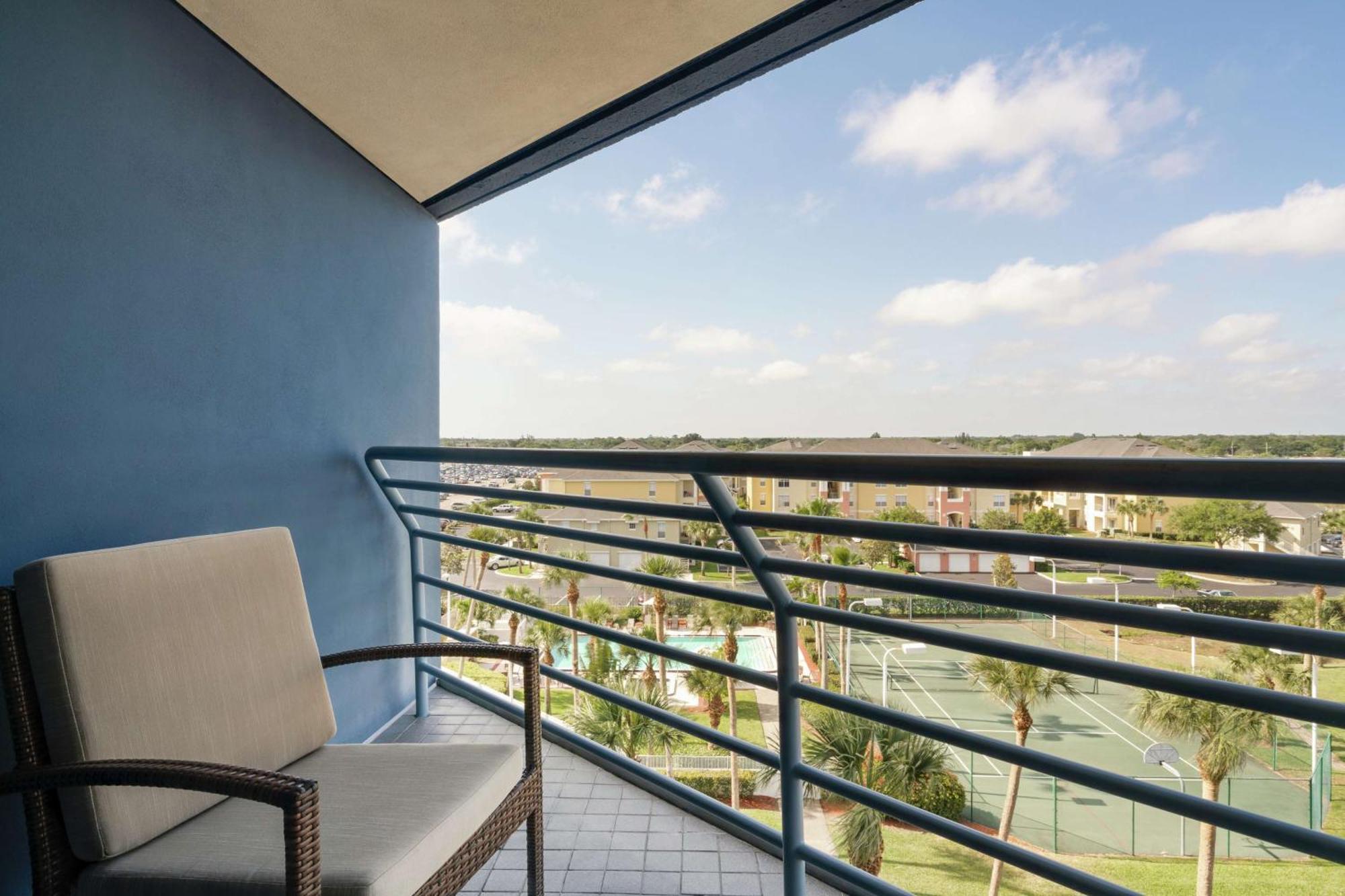 Corner Junior King Suite Balcony
