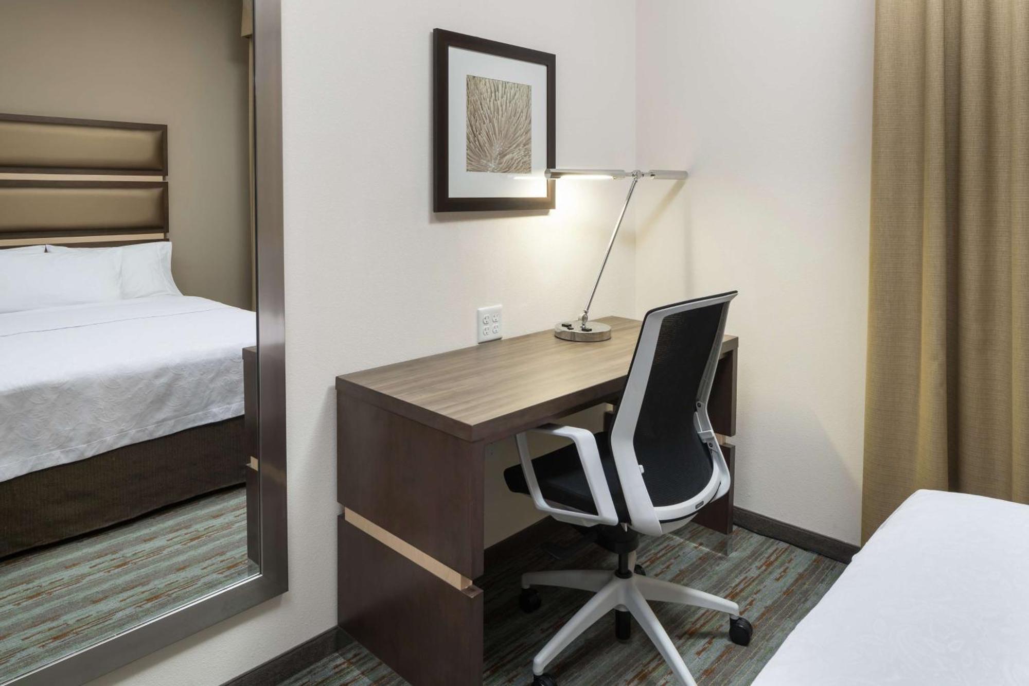 Queen Suite Bath Tub Mobility Access or Non-Smoking