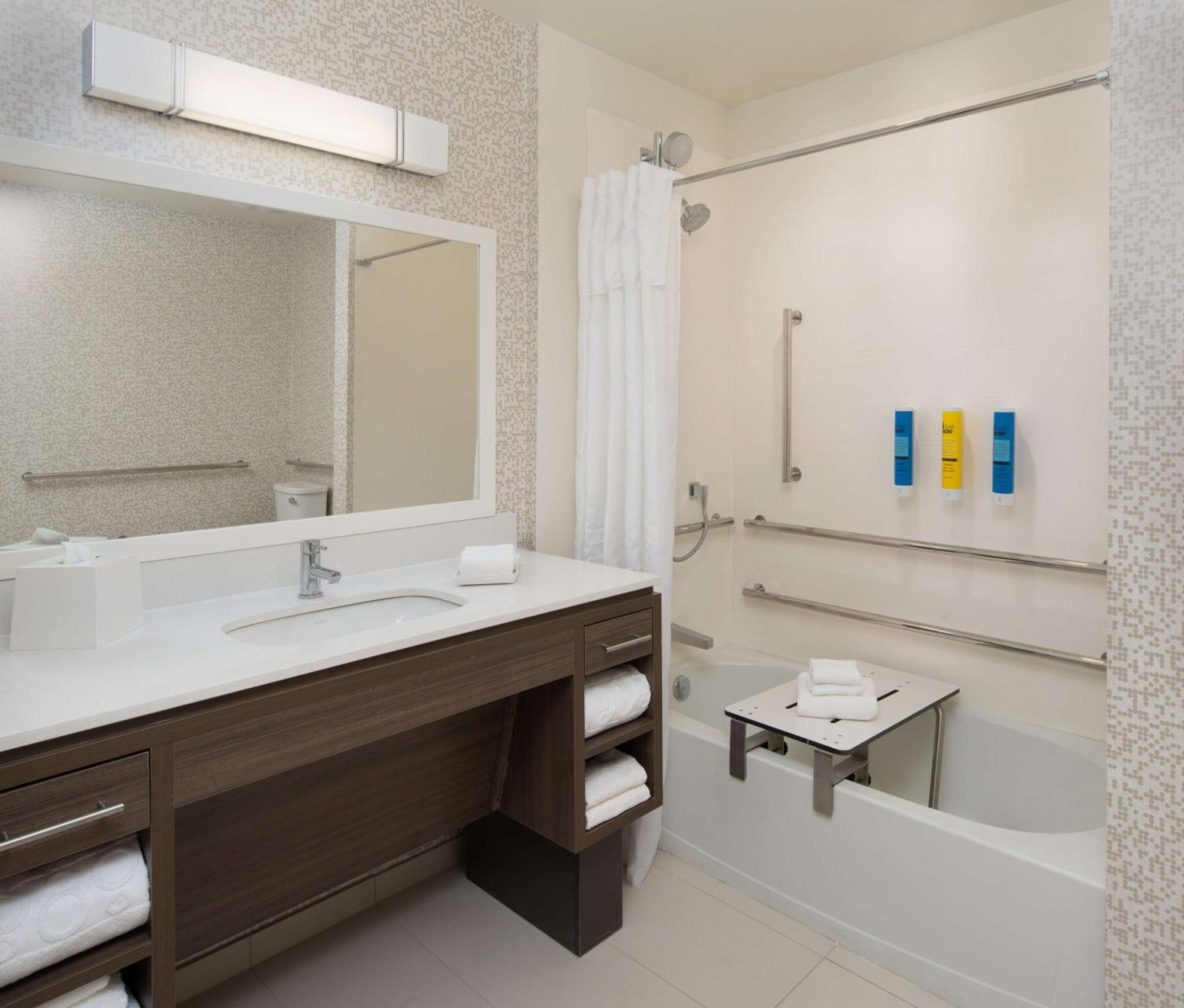 King Studio Suite Mobility Access or Non-Smoking