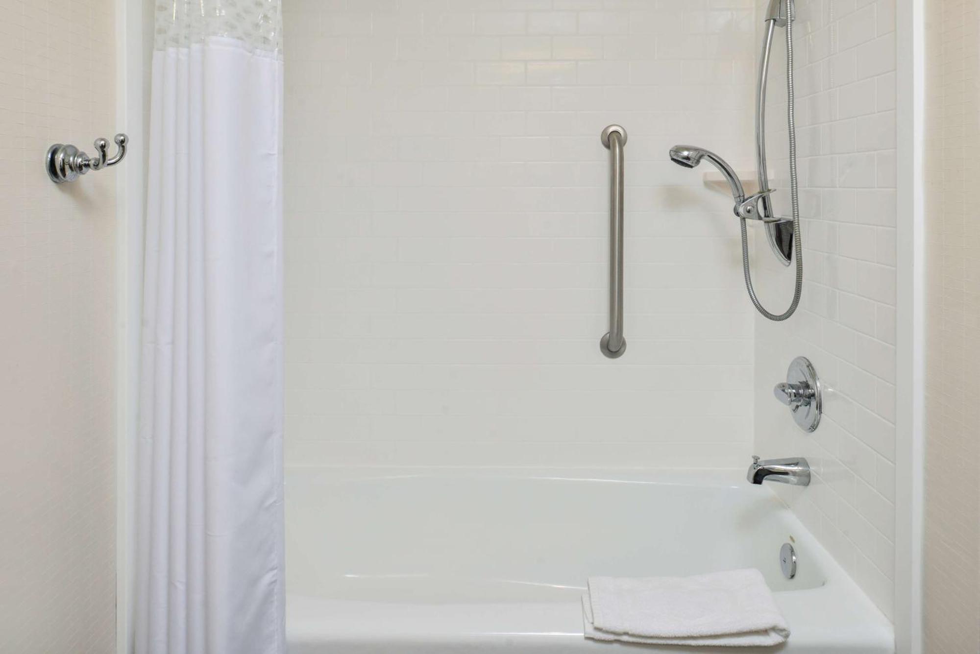 Queen Room with Two Queen Beds - Mobility Access/Non-Smoking