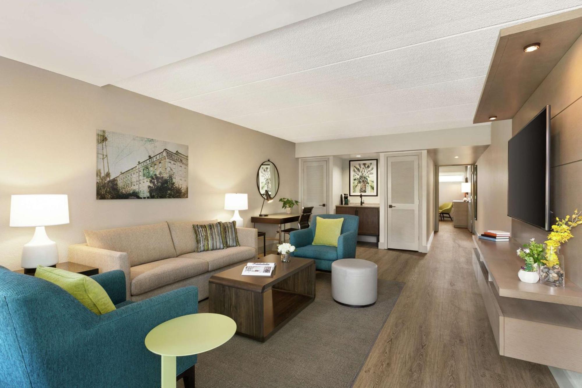 King Suite Pool View