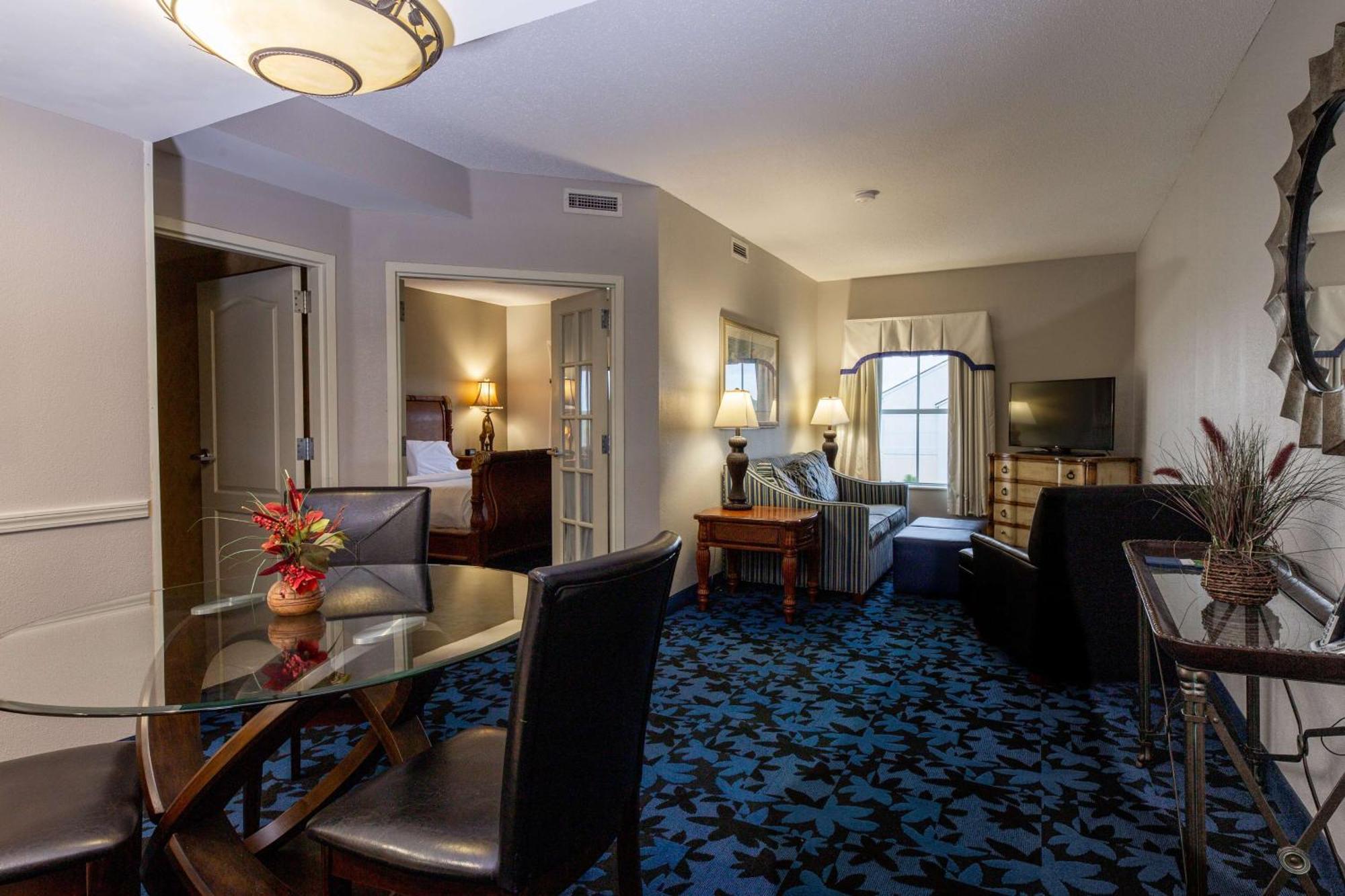 One-Bedroom King Suite Whirlpool Non-Smoking,1557880396:JPEG