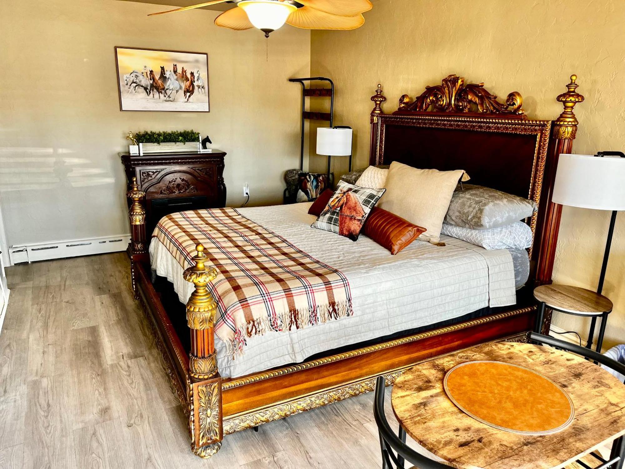 Deluxe Queen Room