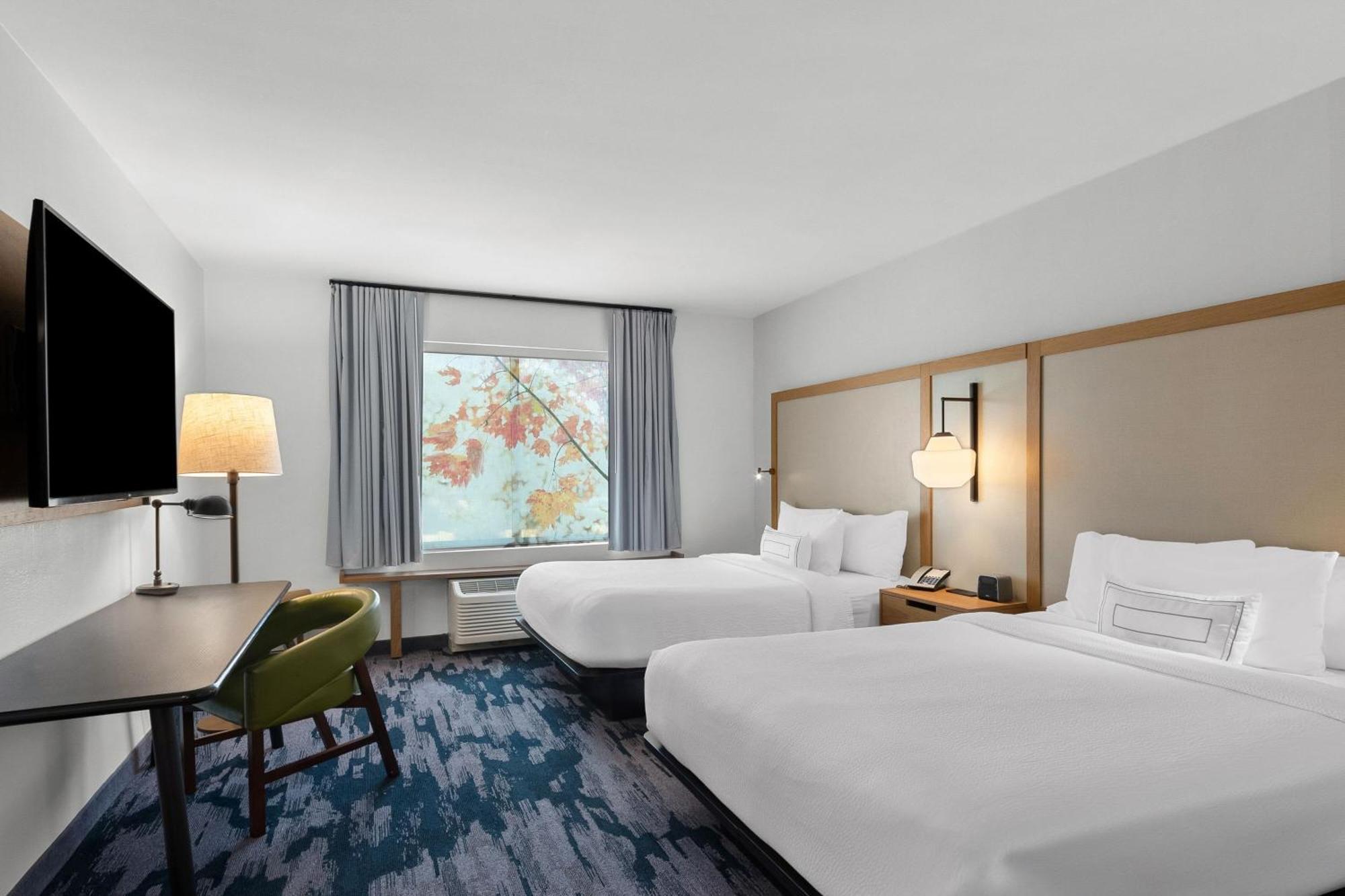 Queen Room Two Queen Beds Bathtub Mobility Access or Hearing Accessible
