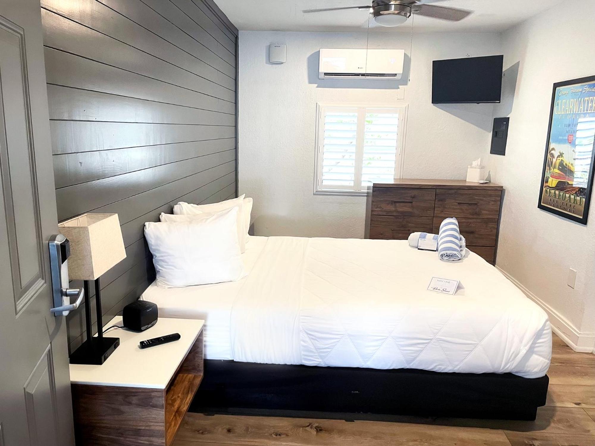 Standard Queen Room