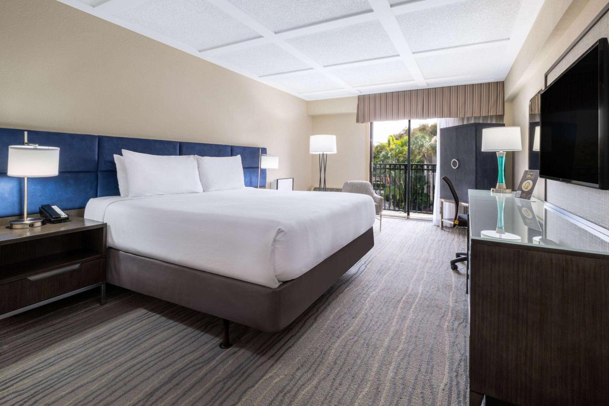 King Room with Pool View - Non-Smoking,1583068494:JPEG