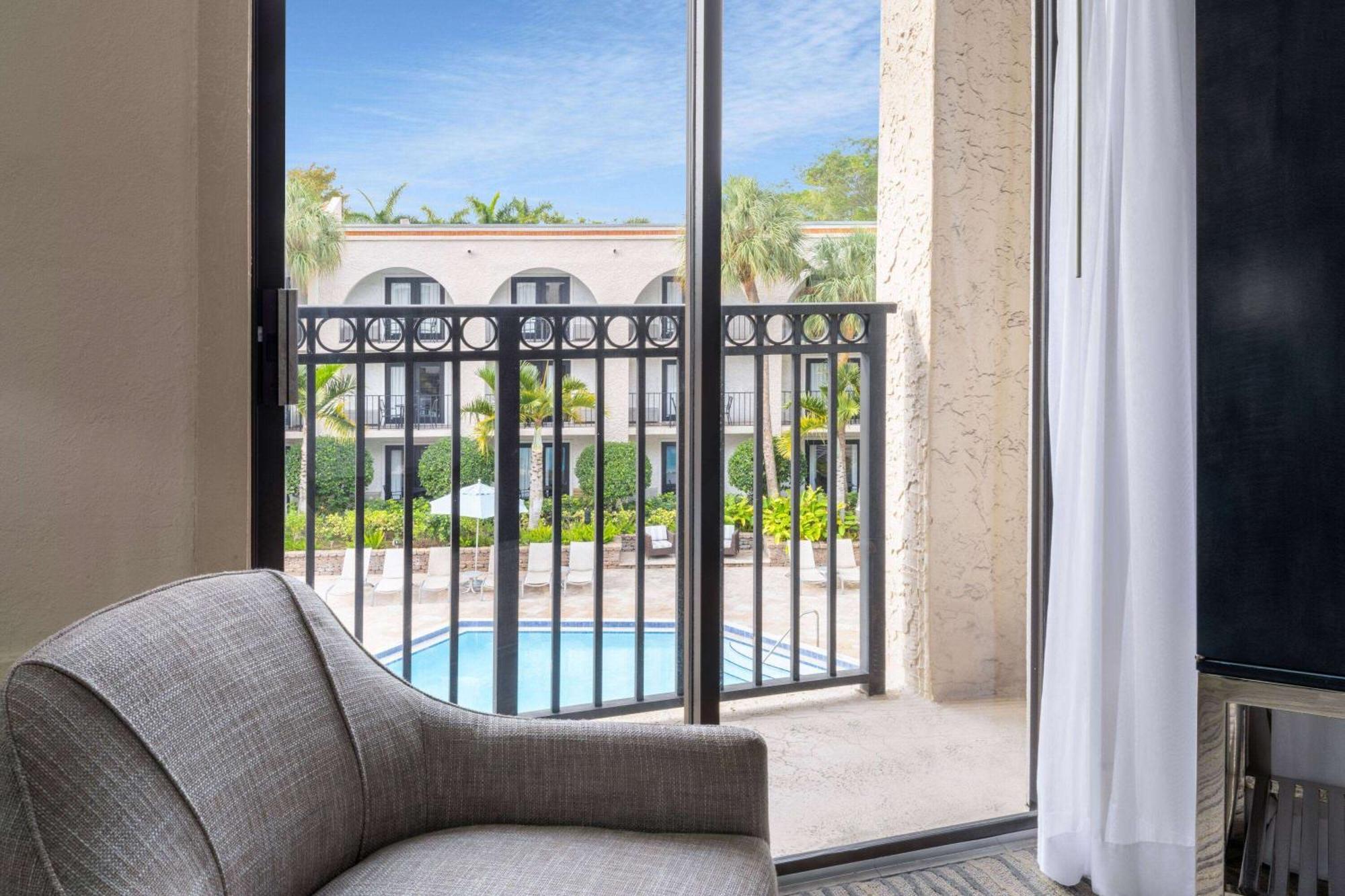 King Room Pool View Non-Smoking