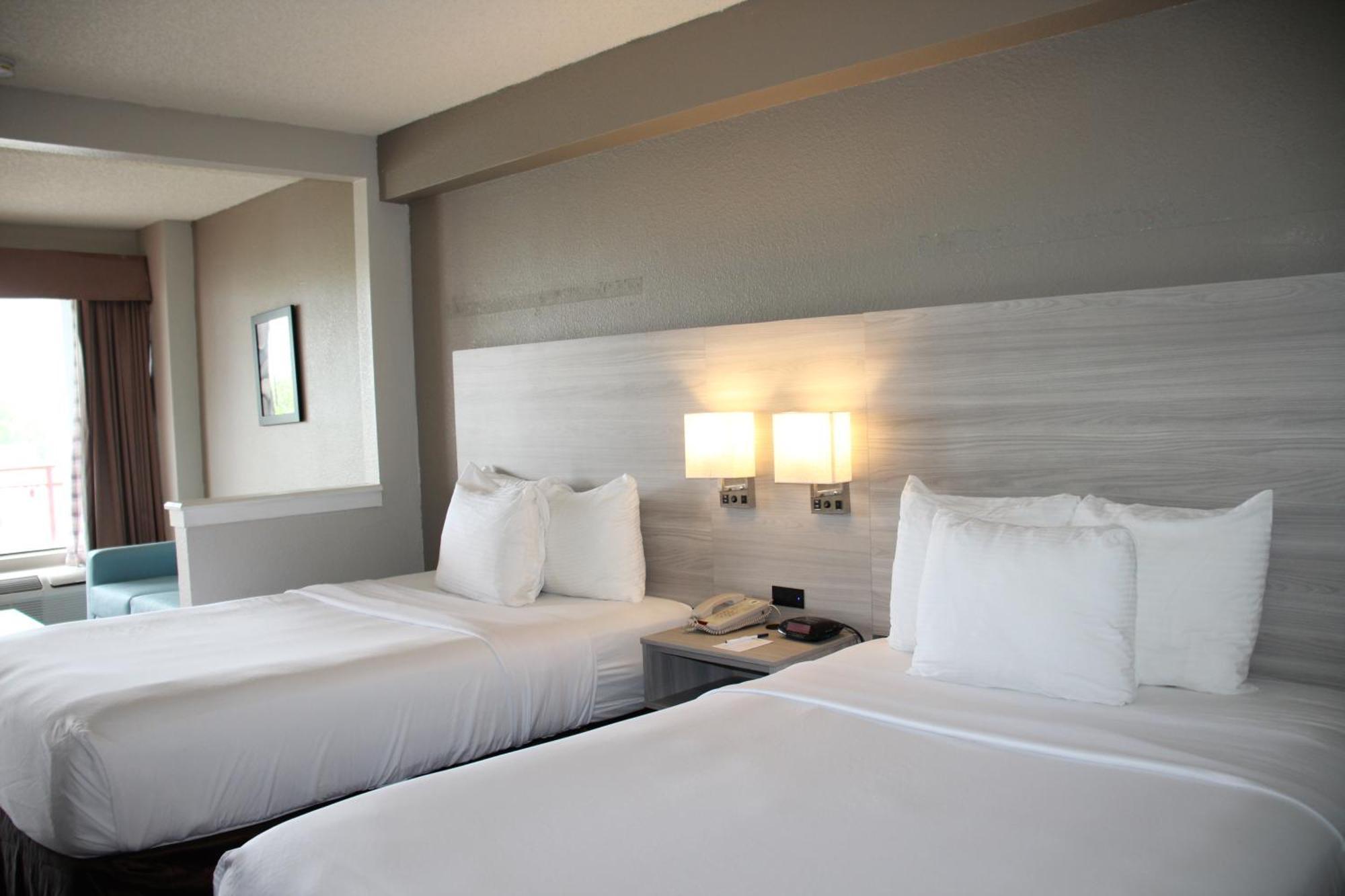 Double Room Two Double Beds City View Non-Smoking