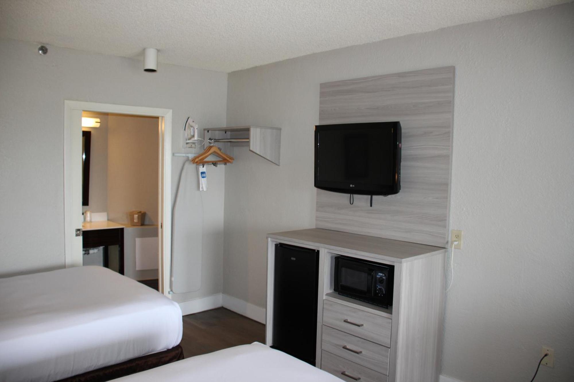 Double Room Two Double Beds City View Non-Smoking