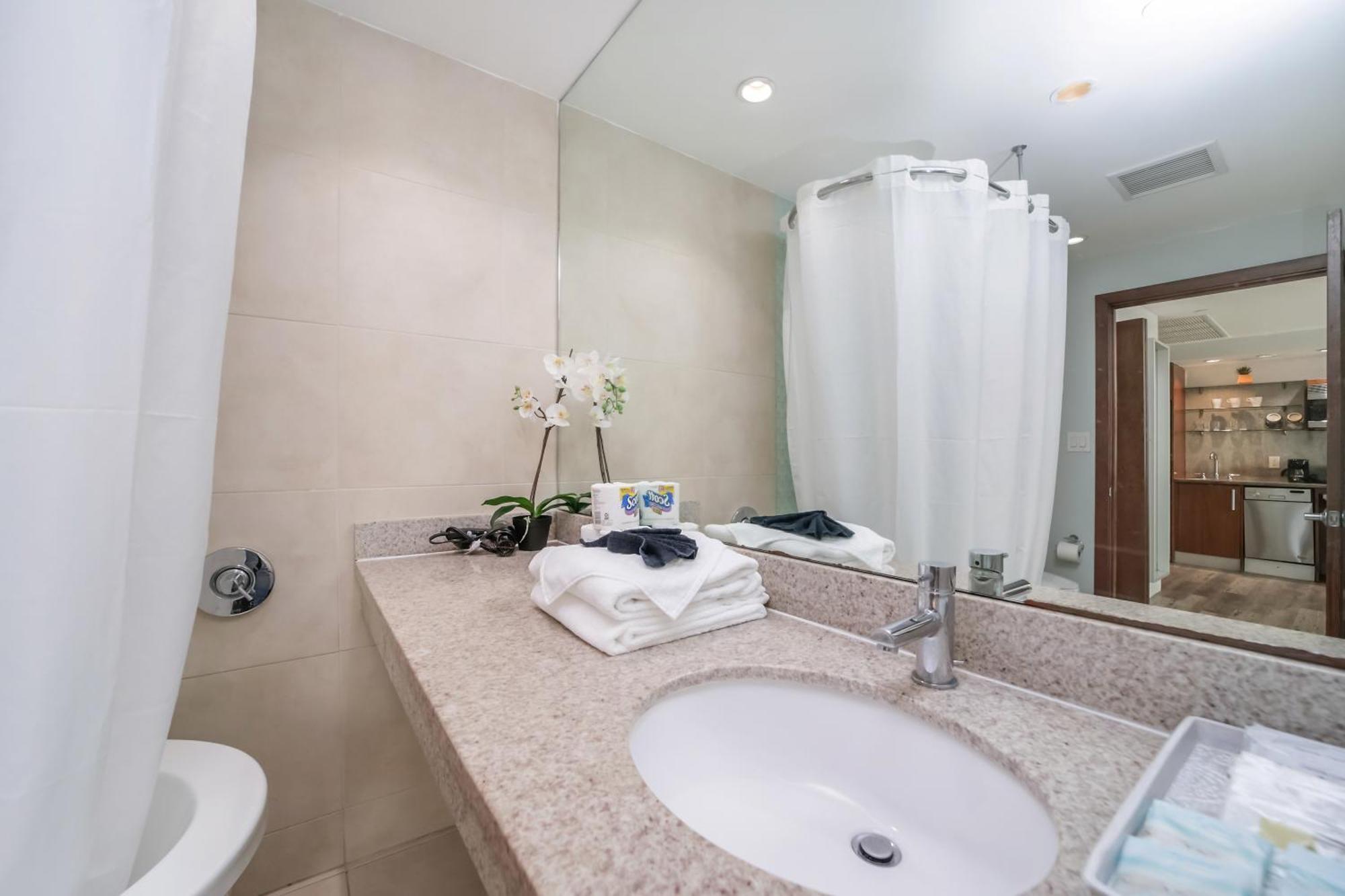 Top Floor One-Bedroom King Suite B302