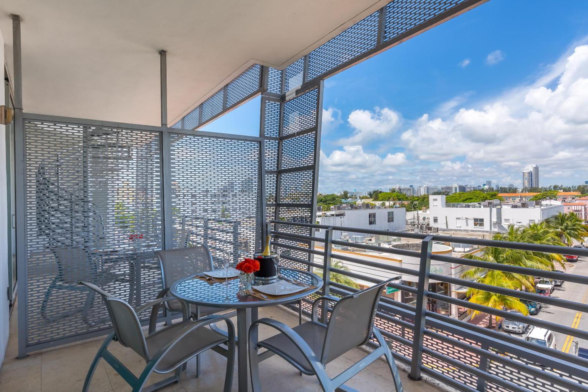 Penthouse City View