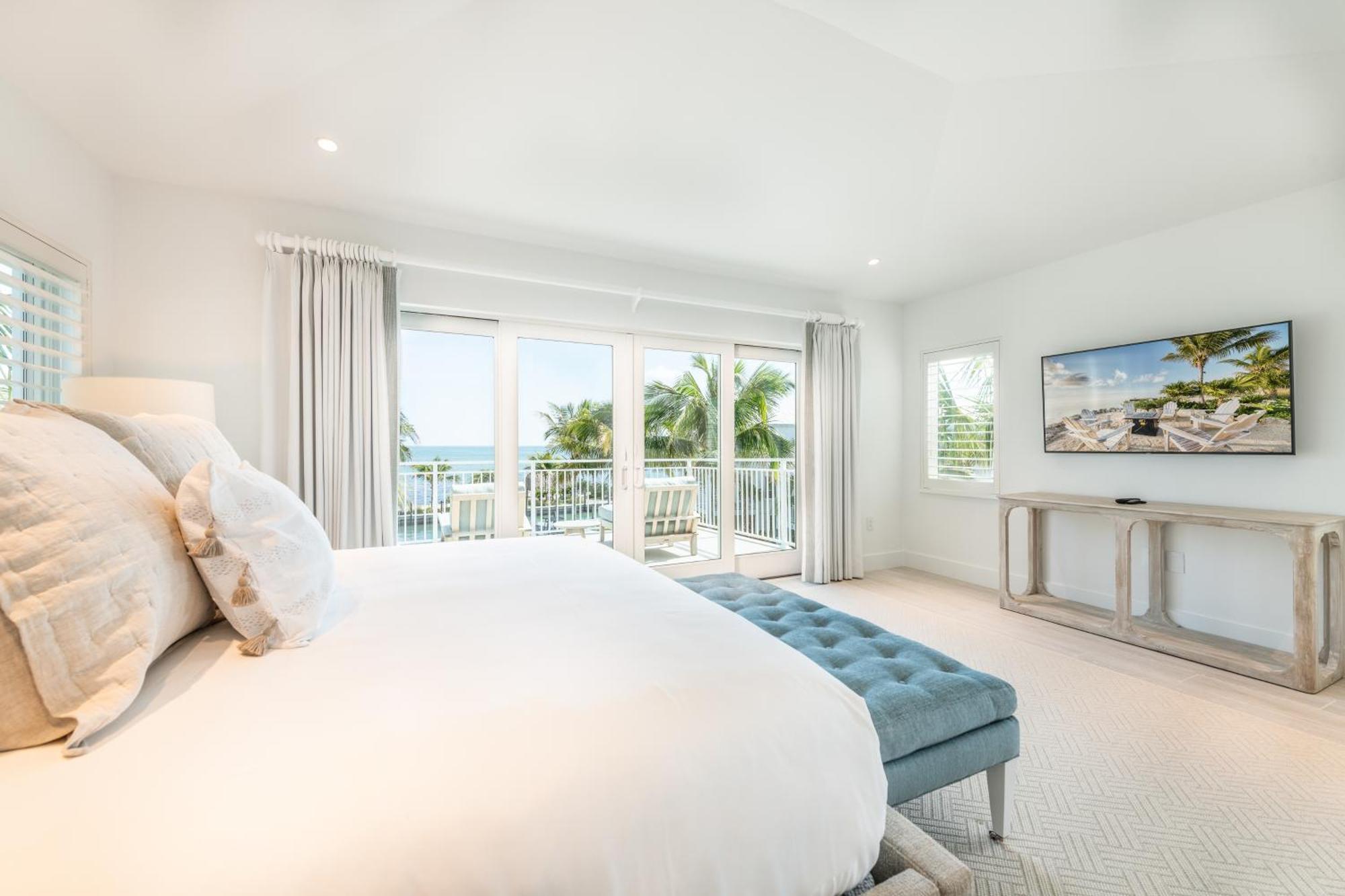 Four-Bedroom Waterfront Villa Accessible