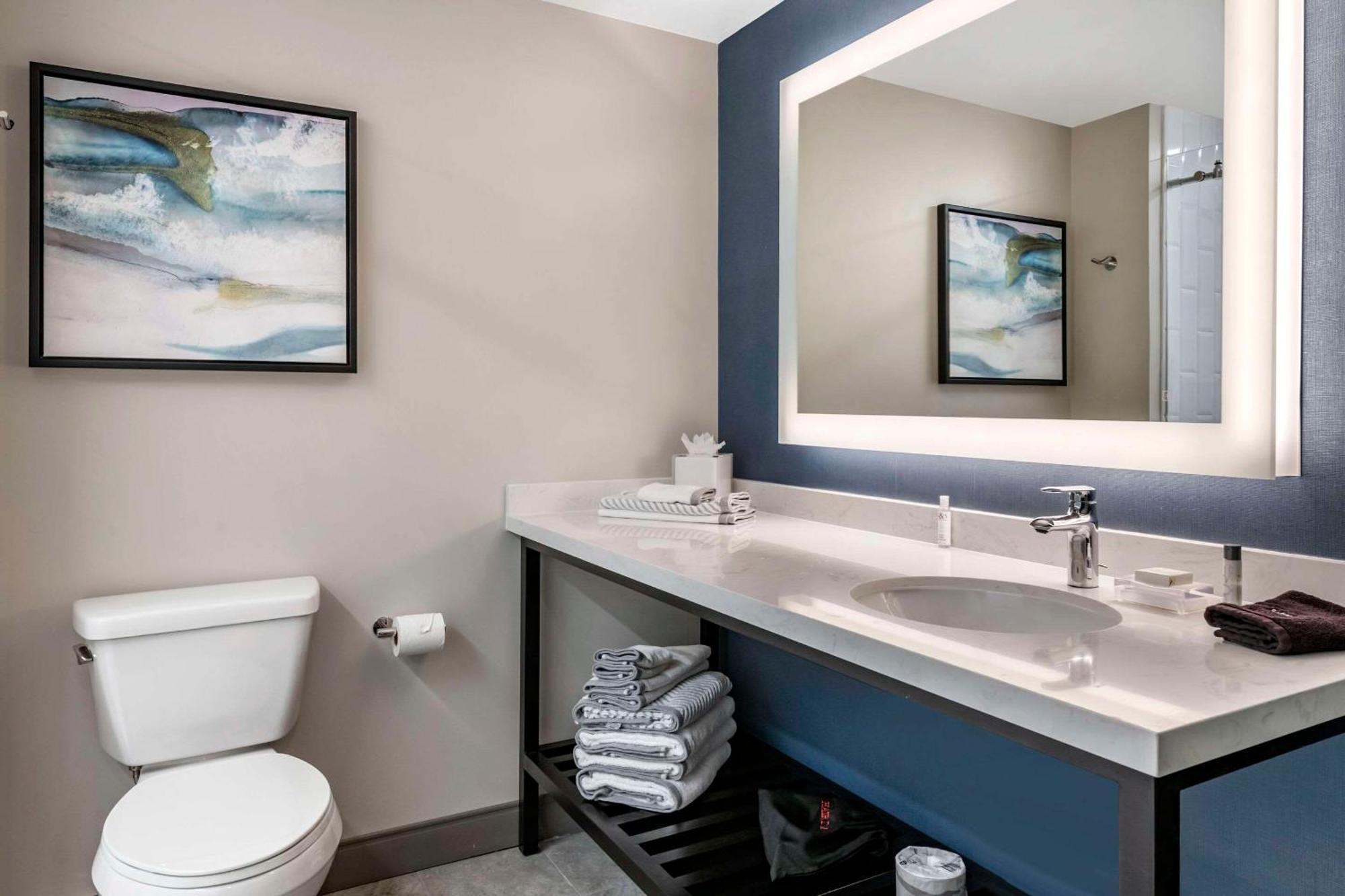 Standard Queen Room Two Queen Beds Shower Non Smoking