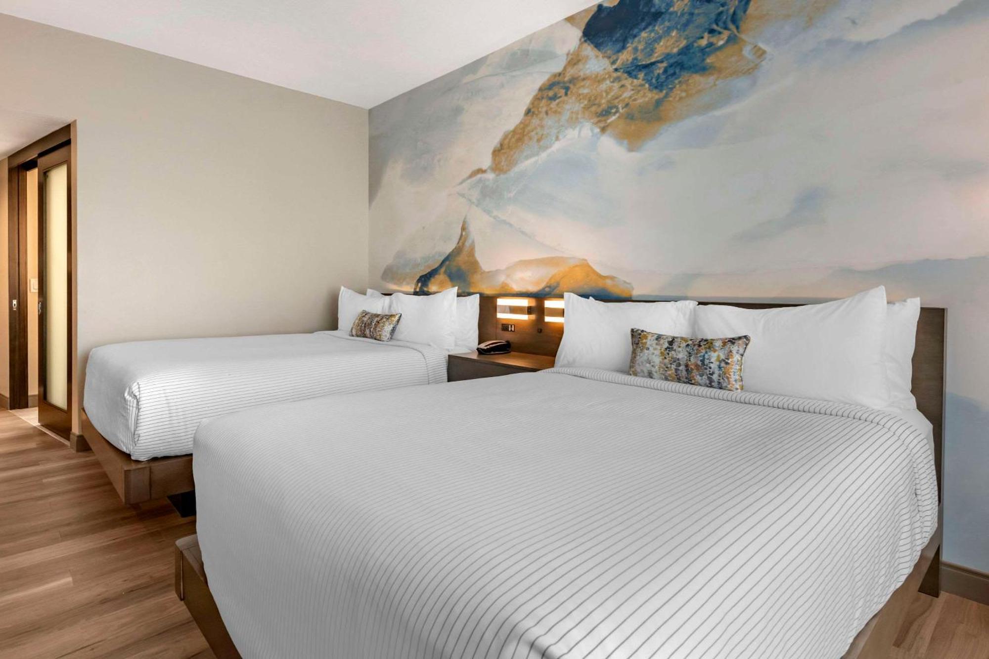 Standard Queen Room Two Queen Beds Shower Non Smoking