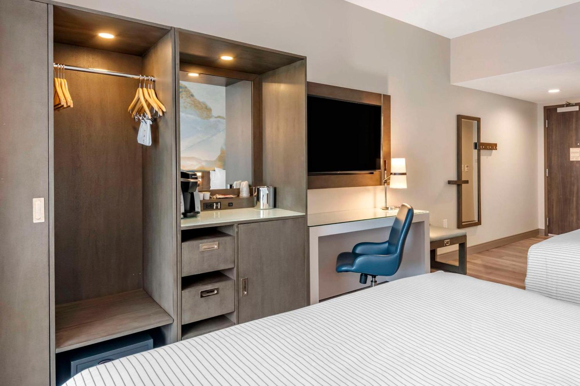 Standard Queen Room Two Queen Beds Shower Non Smoking