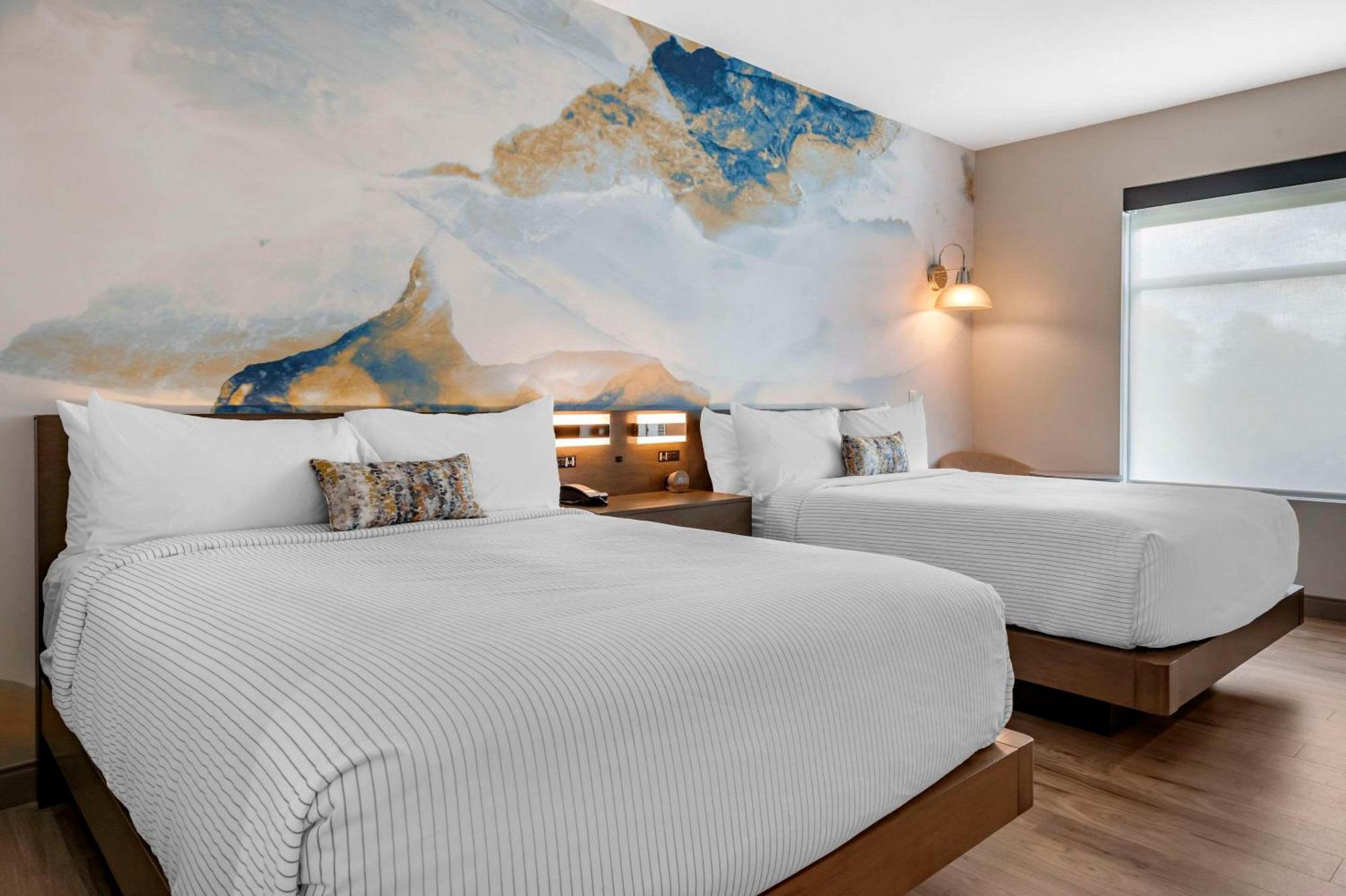Standard Queen Room Two Queen Beds Shower Non Smoking