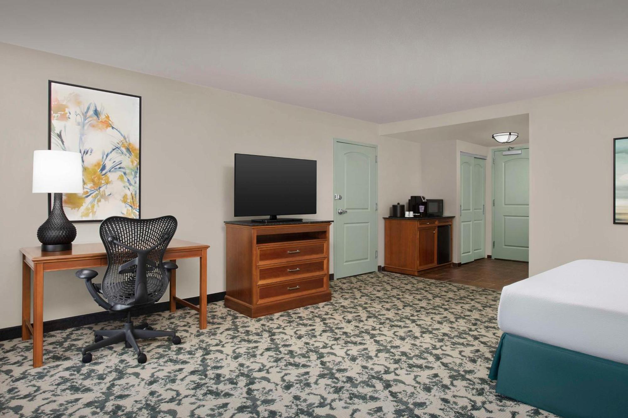 King Room Roll Shower Mobility or Hearing Accessible