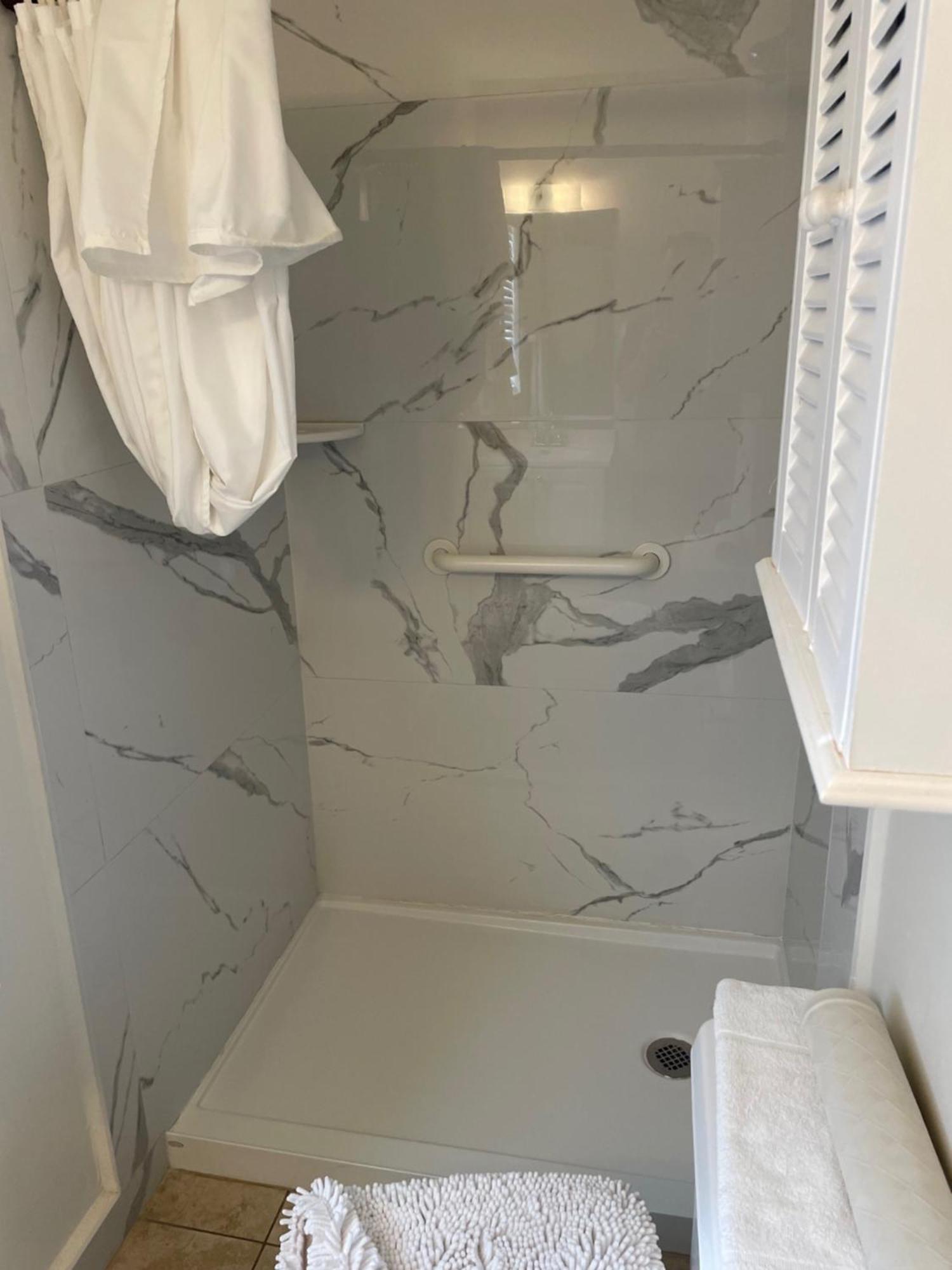 One-Bedroom Apartment,1598933907:JPEG
