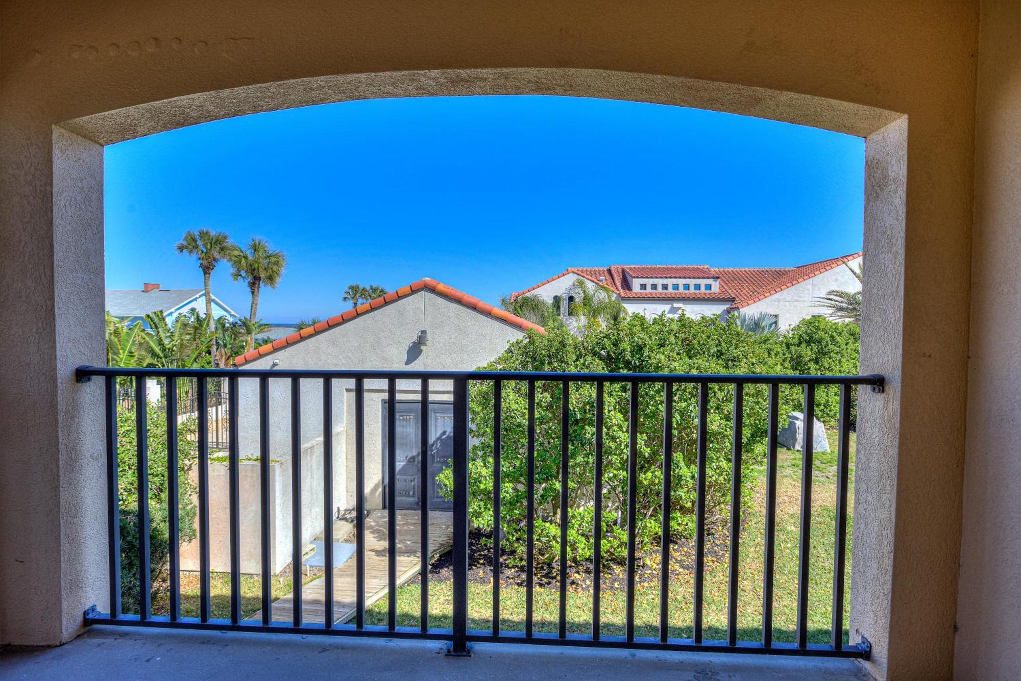 Two Story Townhouse Style King Suite Jacuzzi