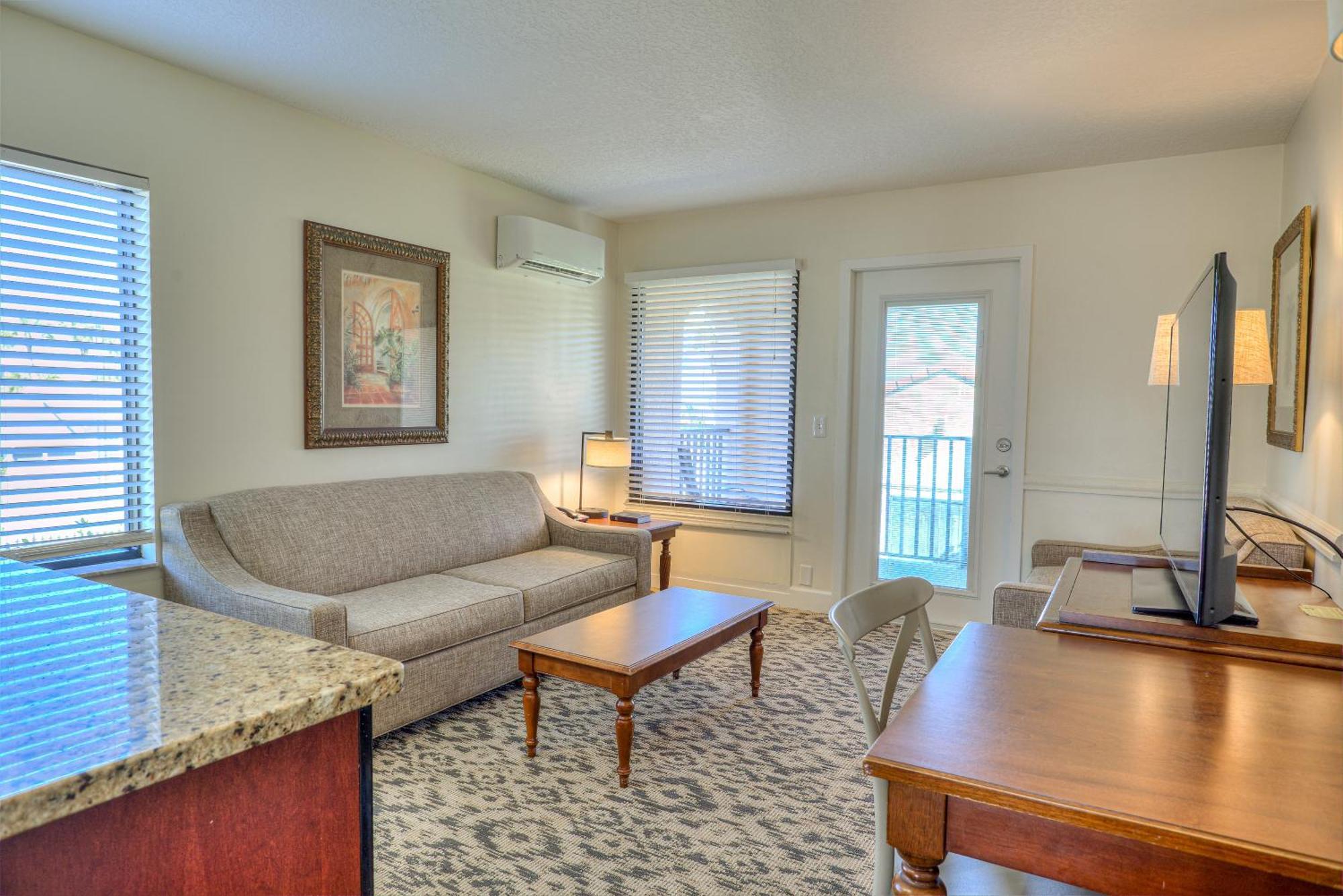 Two Story Townhouse Style King Suite Jacuzzi