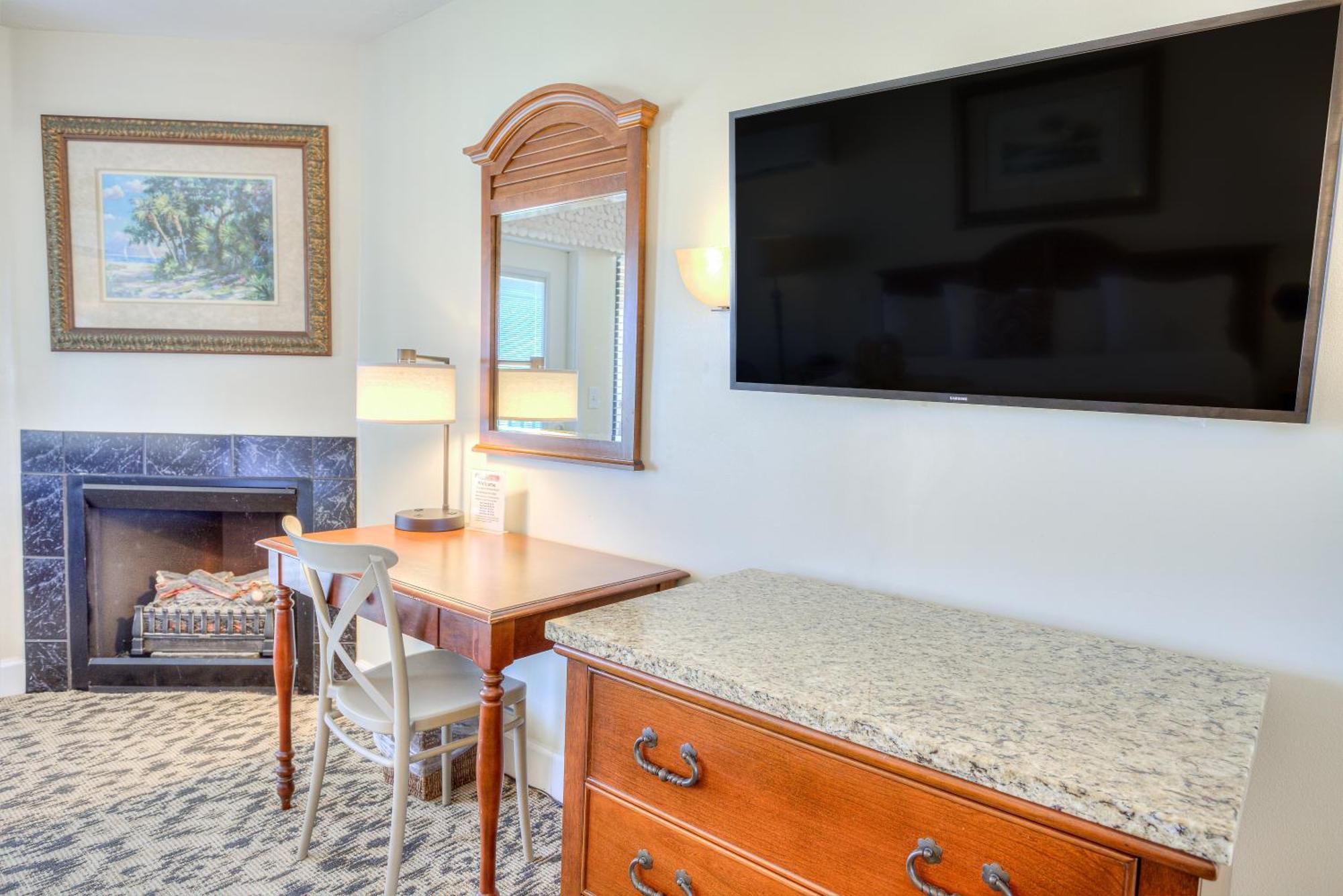 Two Story Townhouse Style King Suite Jacuzzi