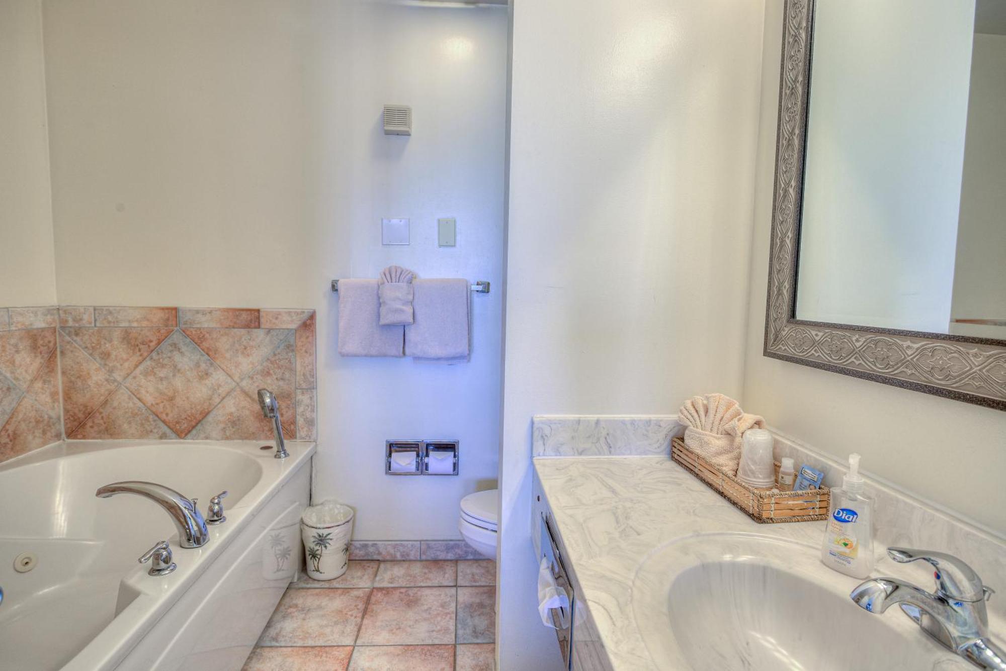 Two Story Townhouse Style King Suite Jacuzzi