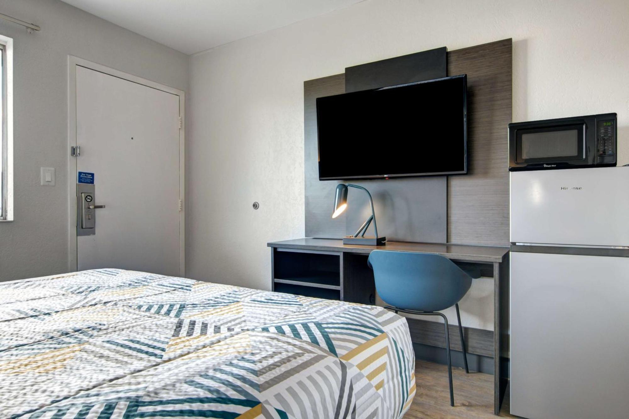 1 Queen Bed | Non-Smoking, Micfridge