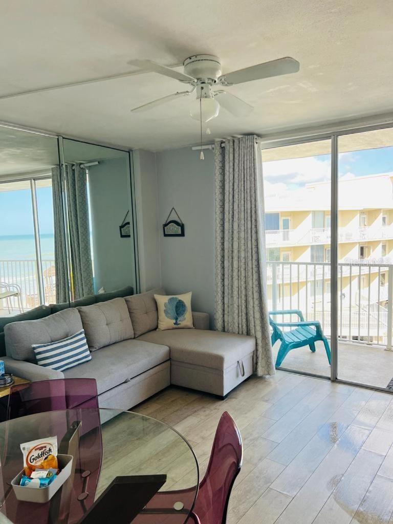 Studio with Ocean View,1602909883:JPEG
