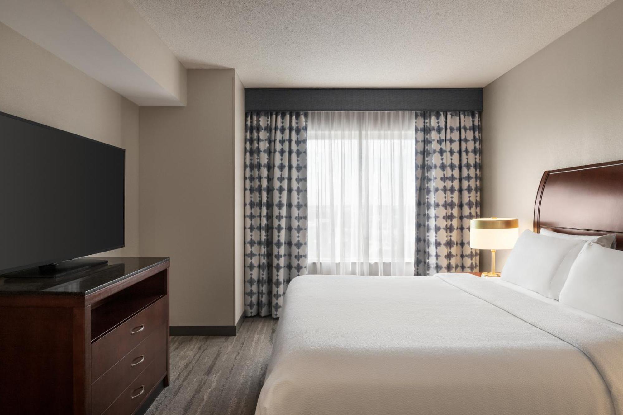 Junior King Suite with Seating Area,1602960832:JPEG